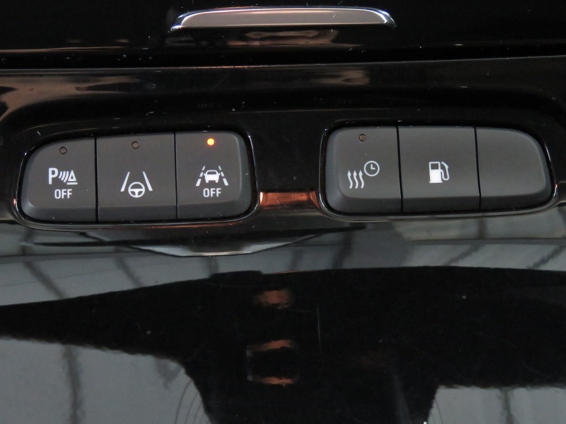 OPEL Grandland 1.6 Hybrid 4x4 GSe Automat-image-15