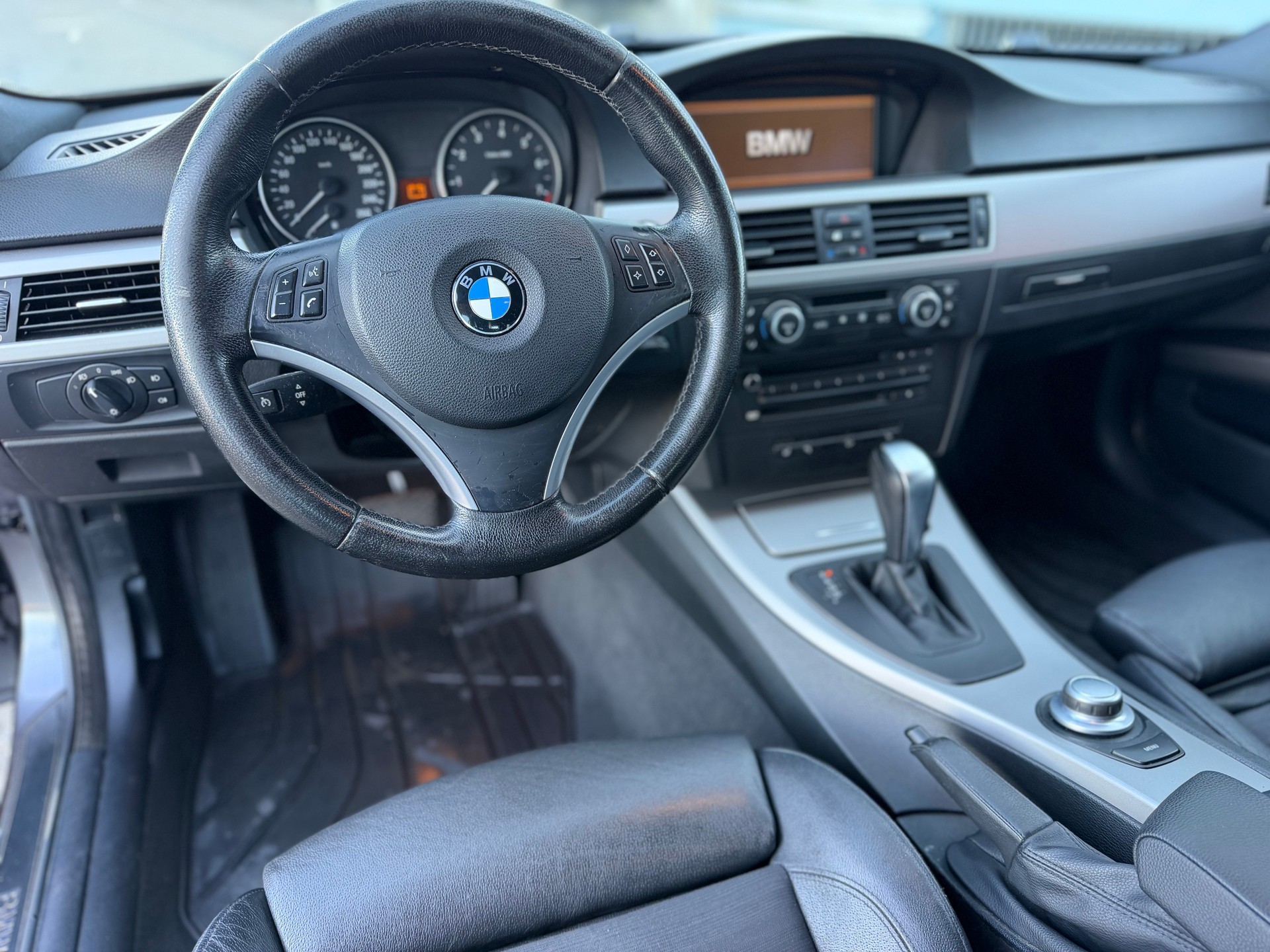 BMW 325xi Touring-image-14
