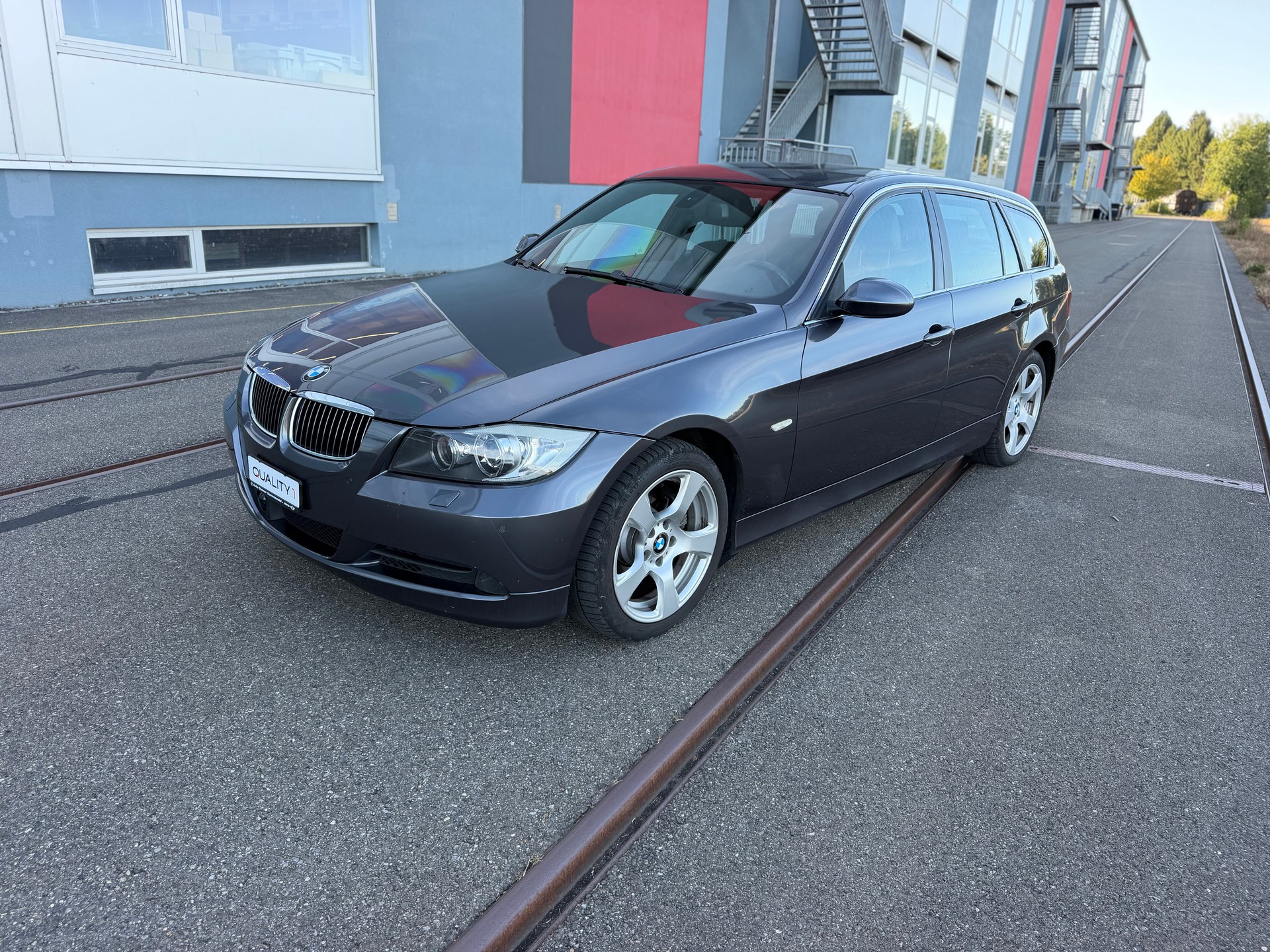 BMW 325xi Touring-image-0