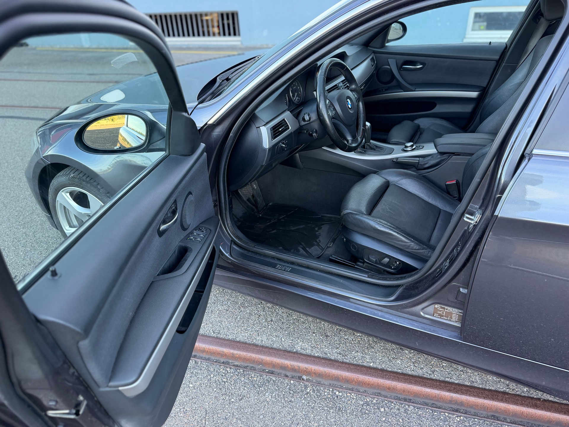 BMW 325xi Touring-image-13
