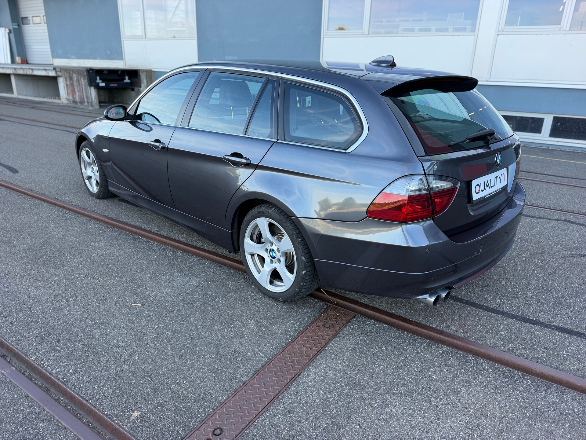 BMW 325xi Touring-image-6
