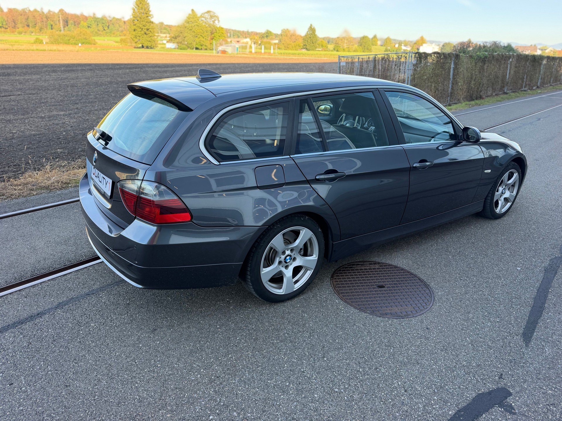 BMW 325xi Touring-image-4