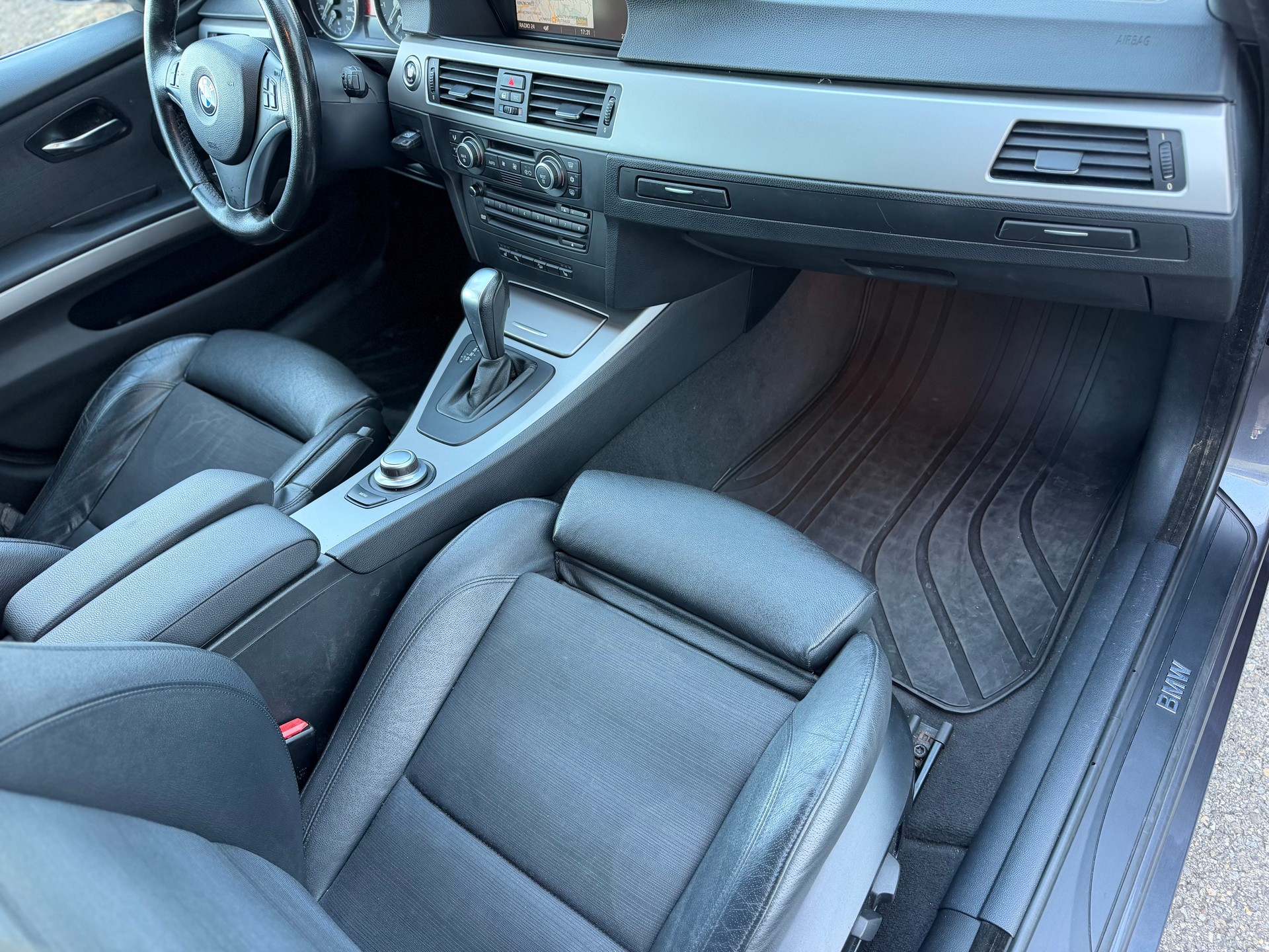 BMW 325xi Touring-image-12