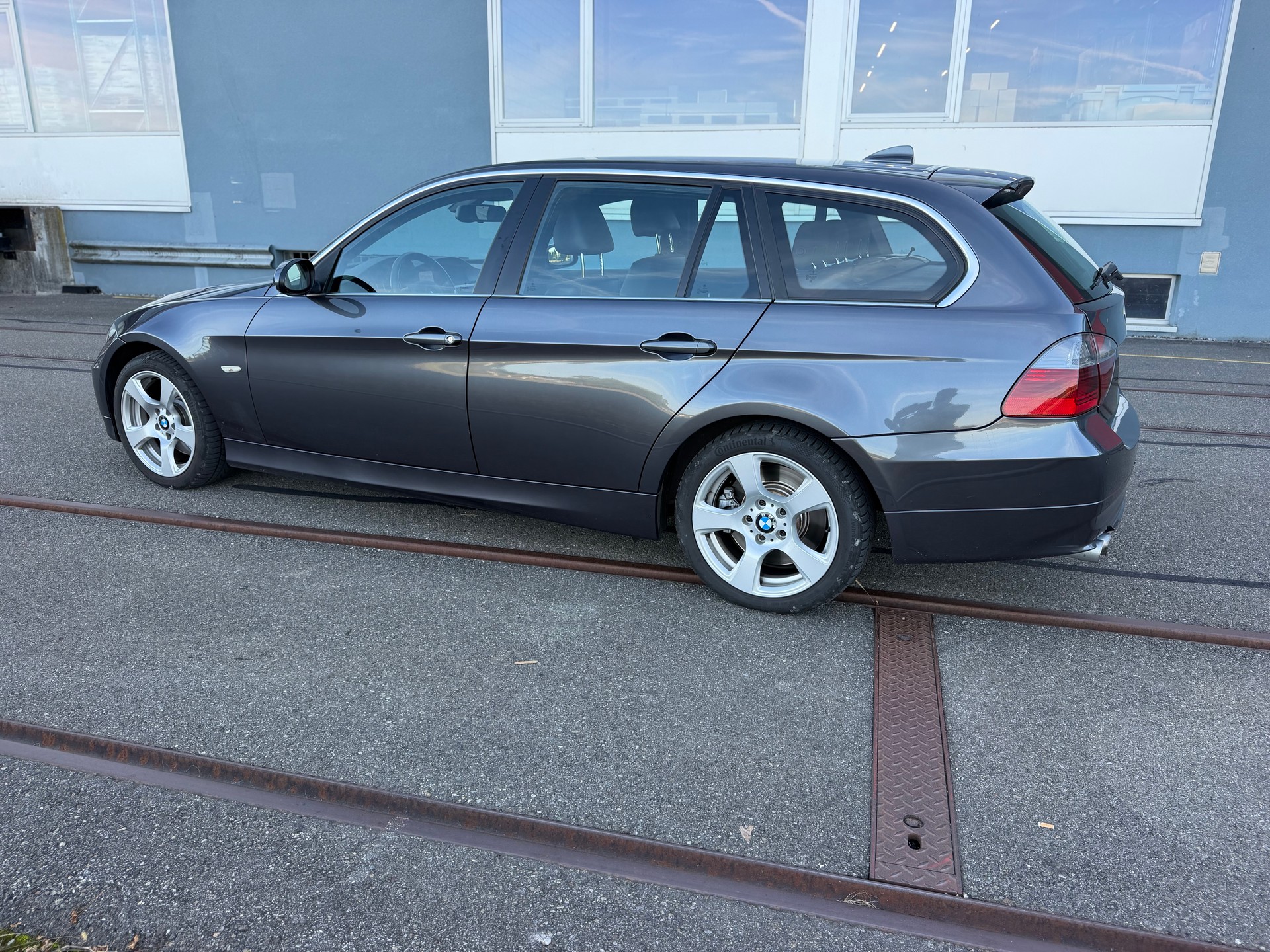 BMW 325xi Touring-image-7