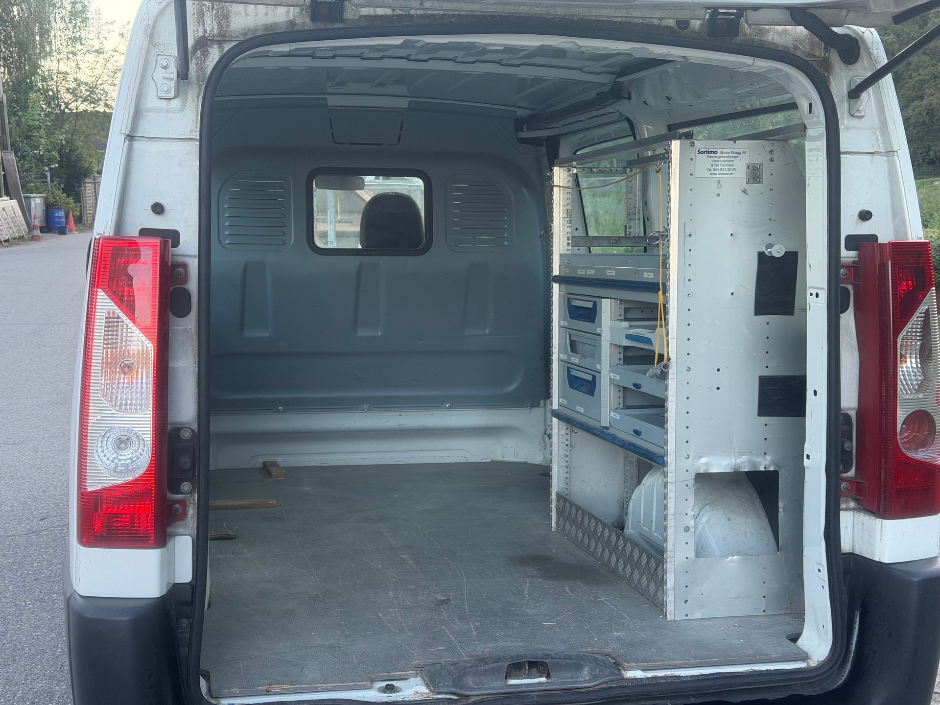 PEUGEOT Expert 2.0 HDi 229 L2H1-image-7