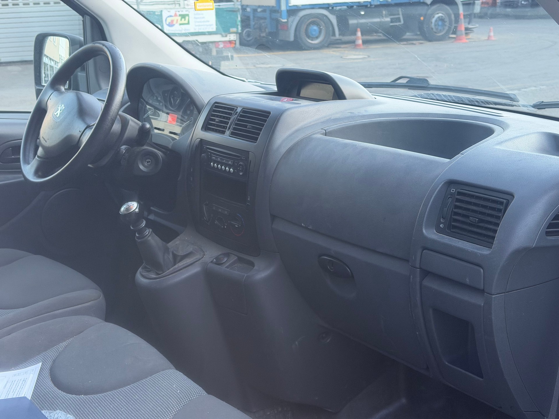 PEUGEOT Expert 2.0 HDi 229 L2H1-image-8