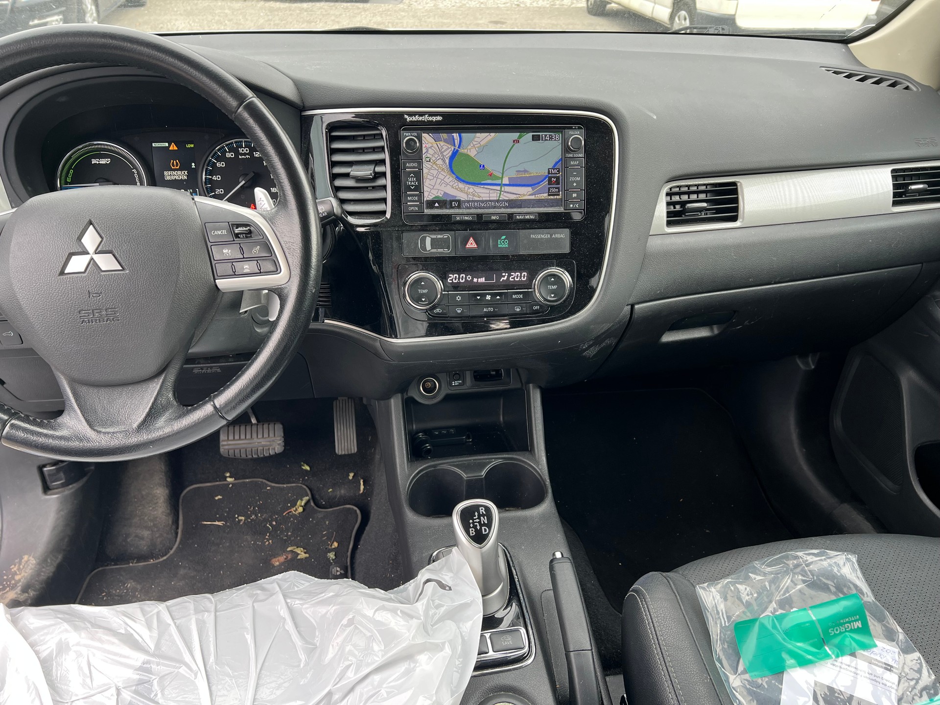 MITSUBISHI Outlander 2.0 PHEV Navigator eAssist-image-6