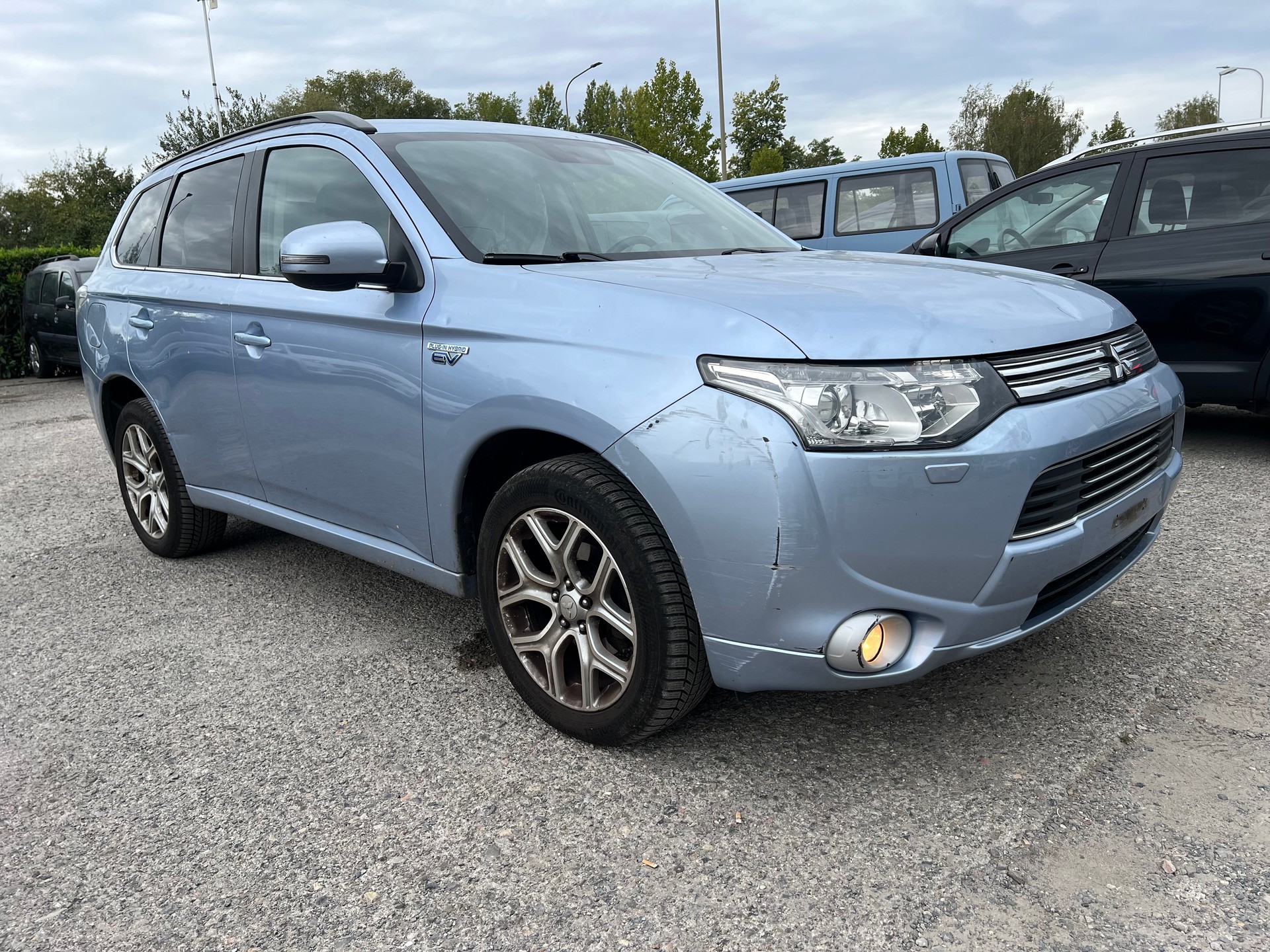 MITSUBISHI Outlander 2.0 PHEV Navigator eAssist-image-1