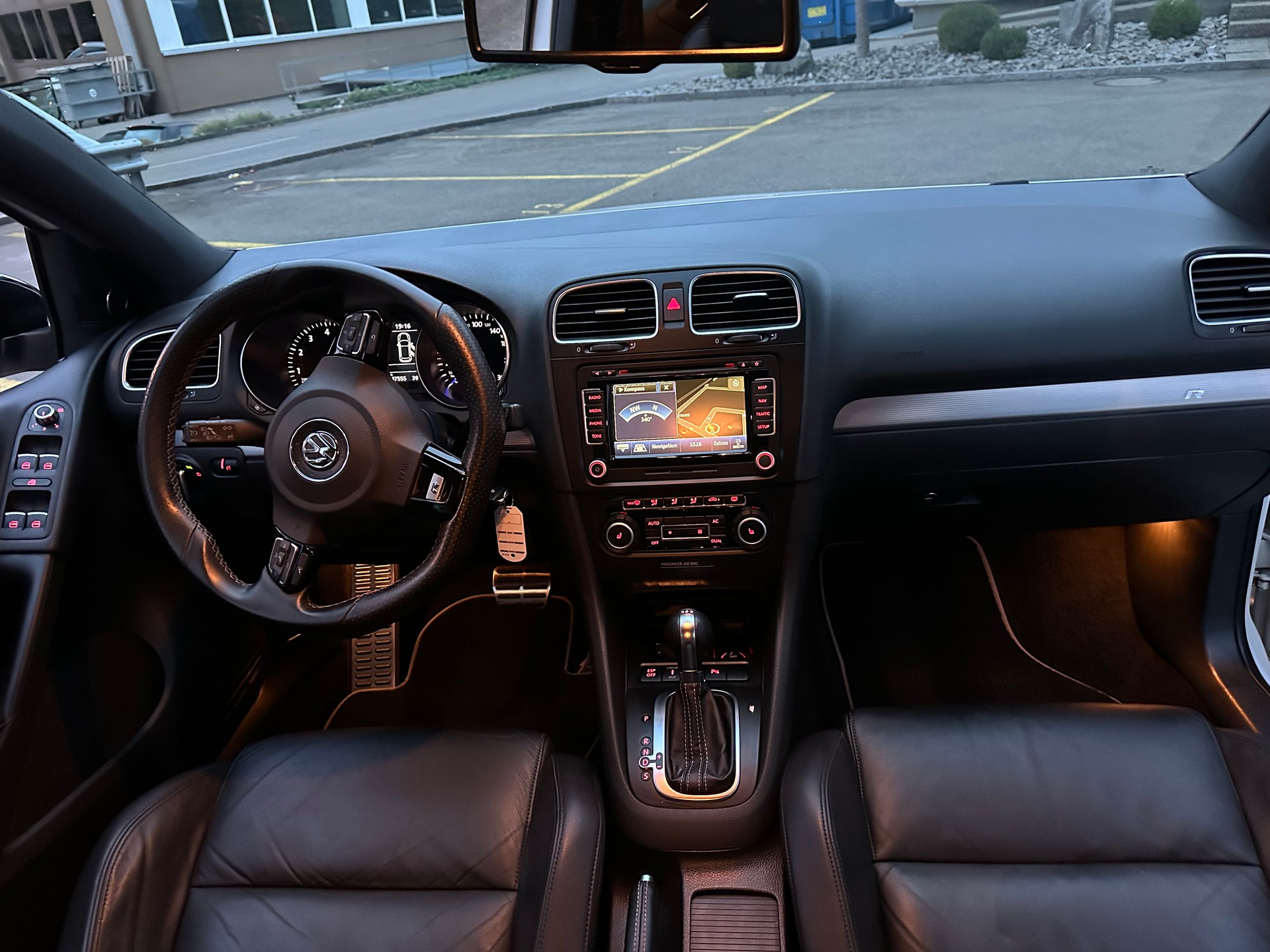 VW Golf 2.0 TSI R 4Motion DSG-image-10