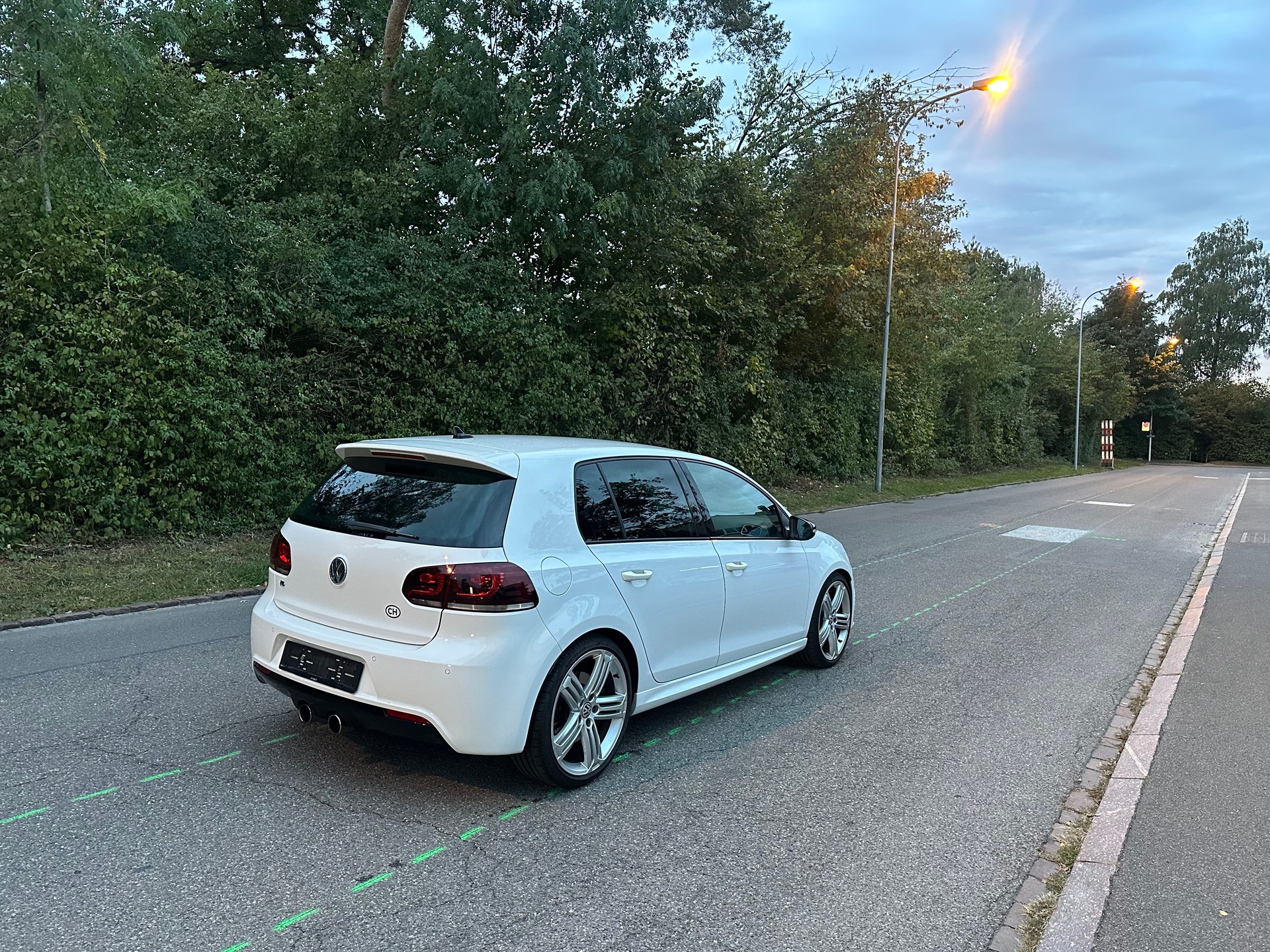 VW Golf 2.0 TSI R 4Motion DSG-image-7