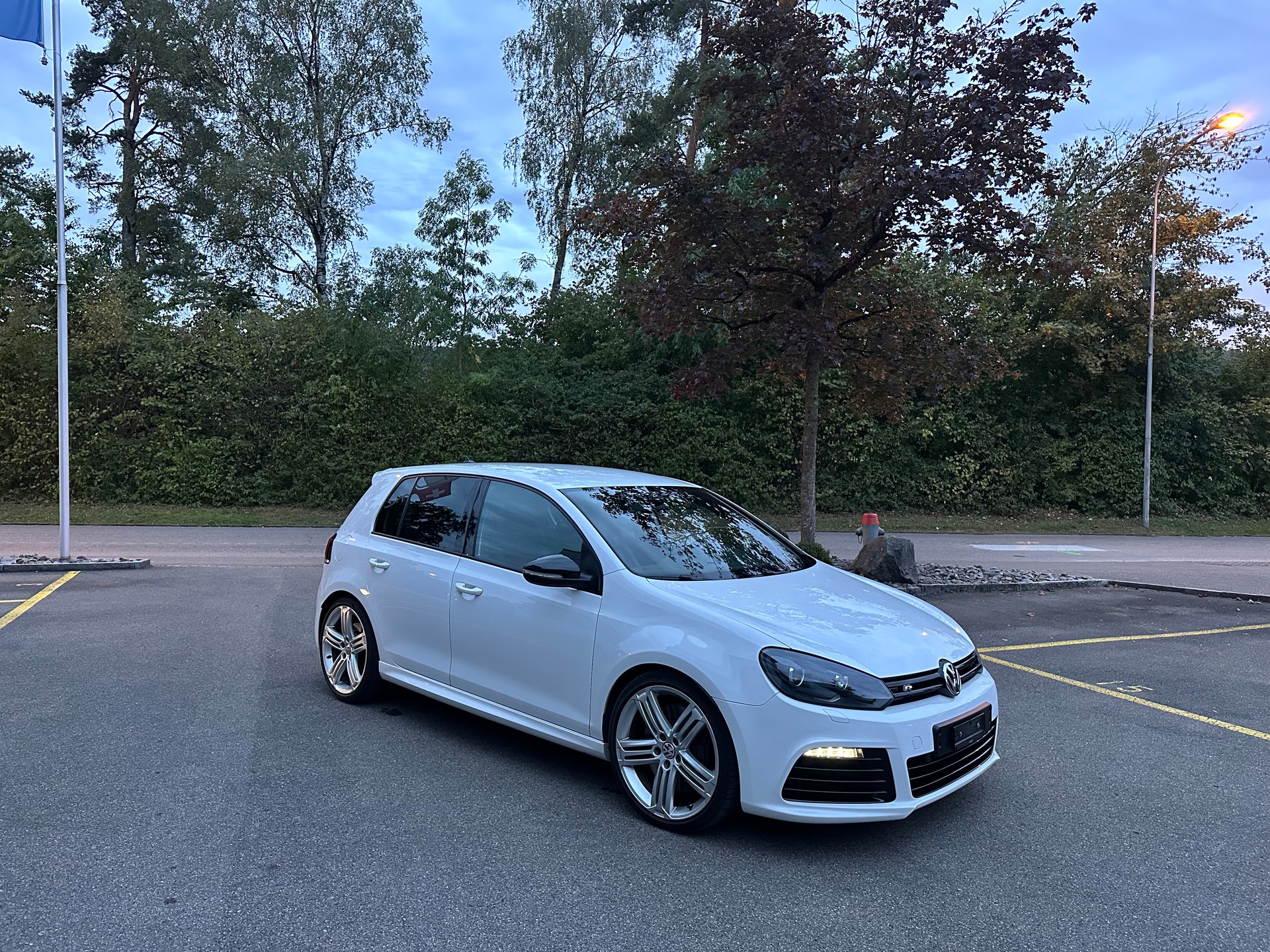 VW Golf 2.0 TSI R 4Motion DSG-image-15
