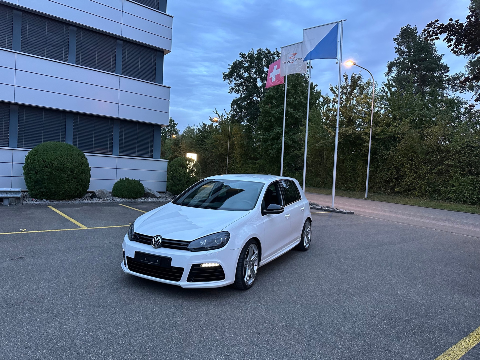 VW Golf 2.0 TSI R 4Motion DSG-image-14