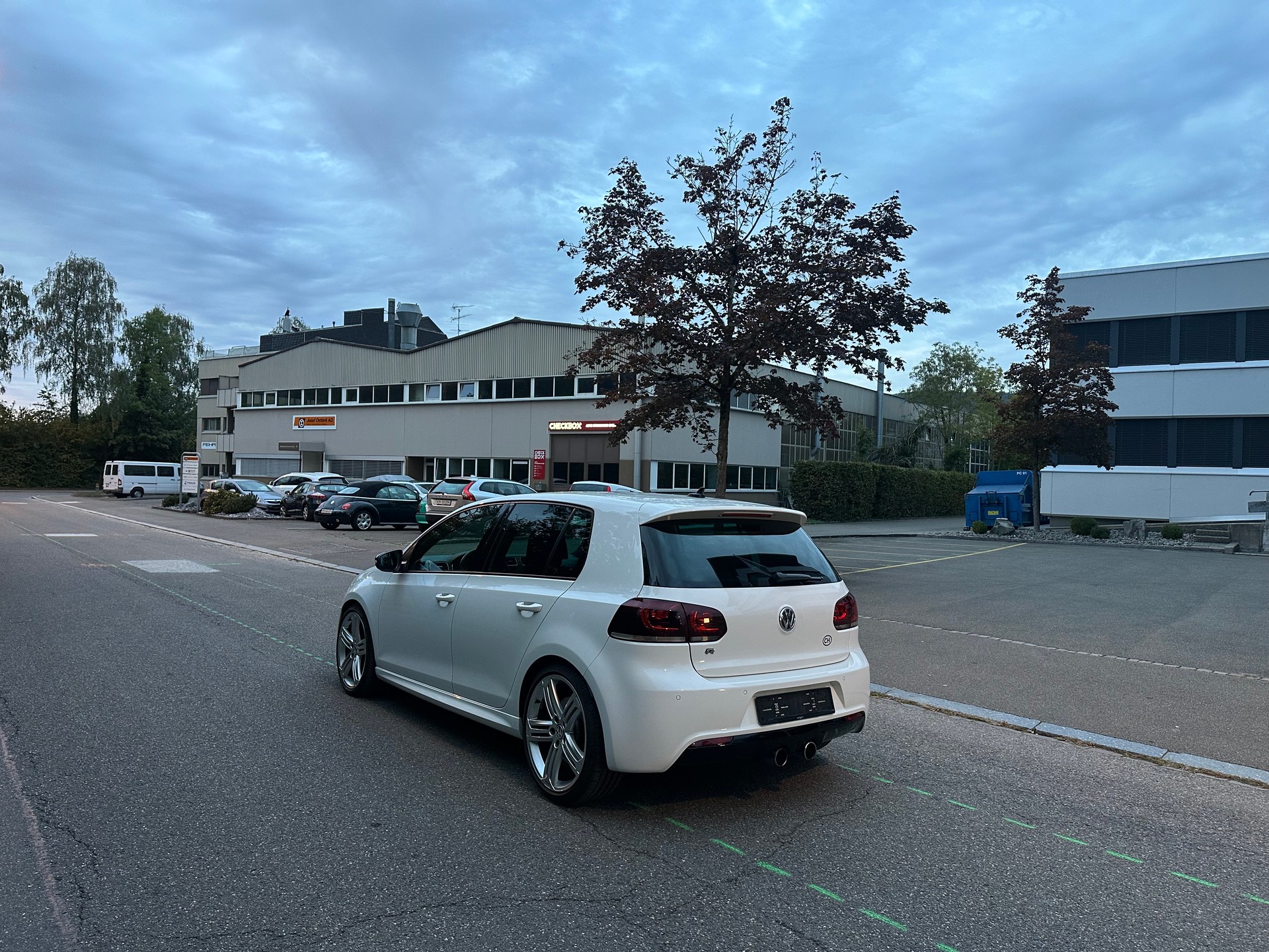 VW Golf 2.0 TSI R 4Motion DSG-image-8
