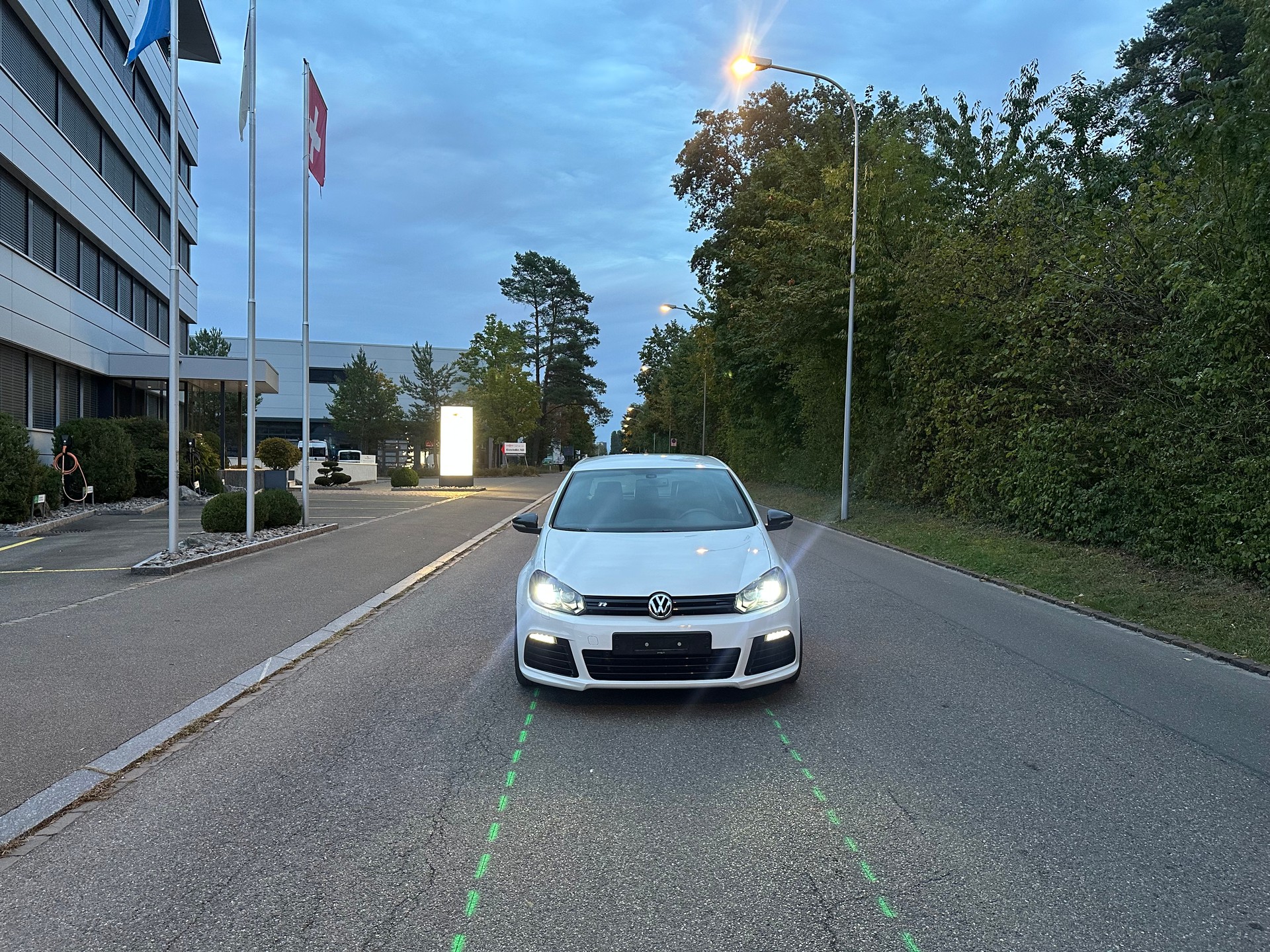 VW Golf 2.0 TSI R 4Motion DSG-image-2