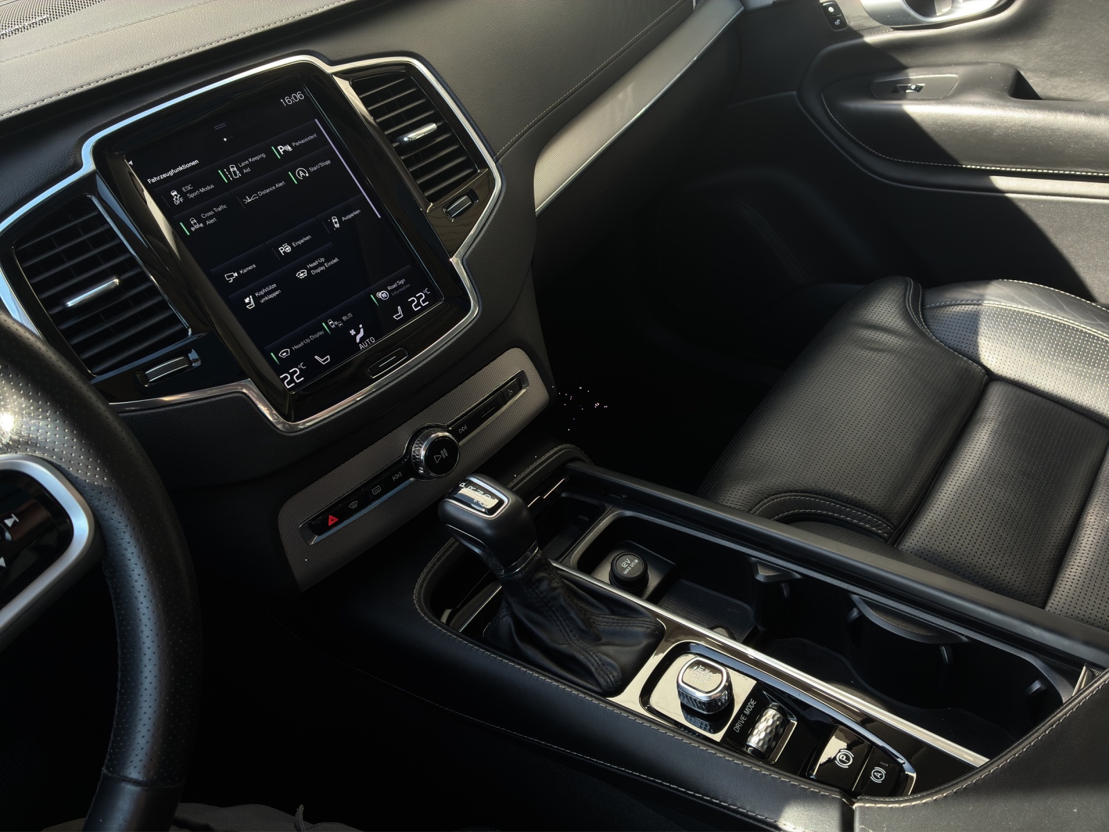 VOLVO XC90 2.0 T6 Inscription 7P. AWD-image-17