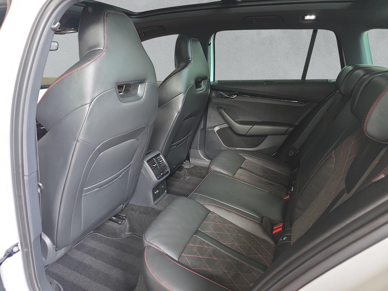 SKODA Octavia Combi 2.0 TDI RS 4x4 DSG (CH)-image-15