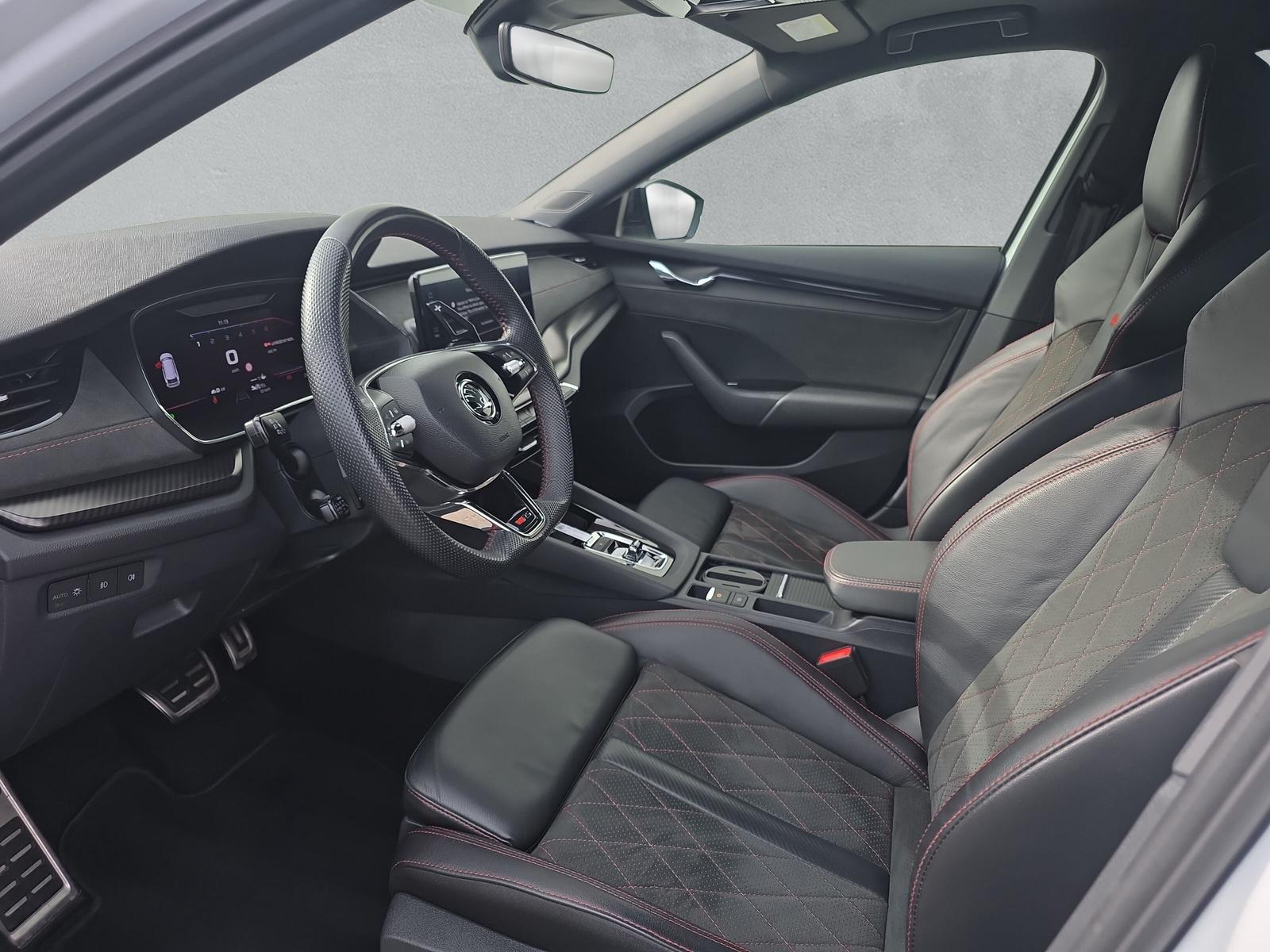 SKODA Octavia Combi 2.0 TDI RS 4x4 DSG (CH)-image-11