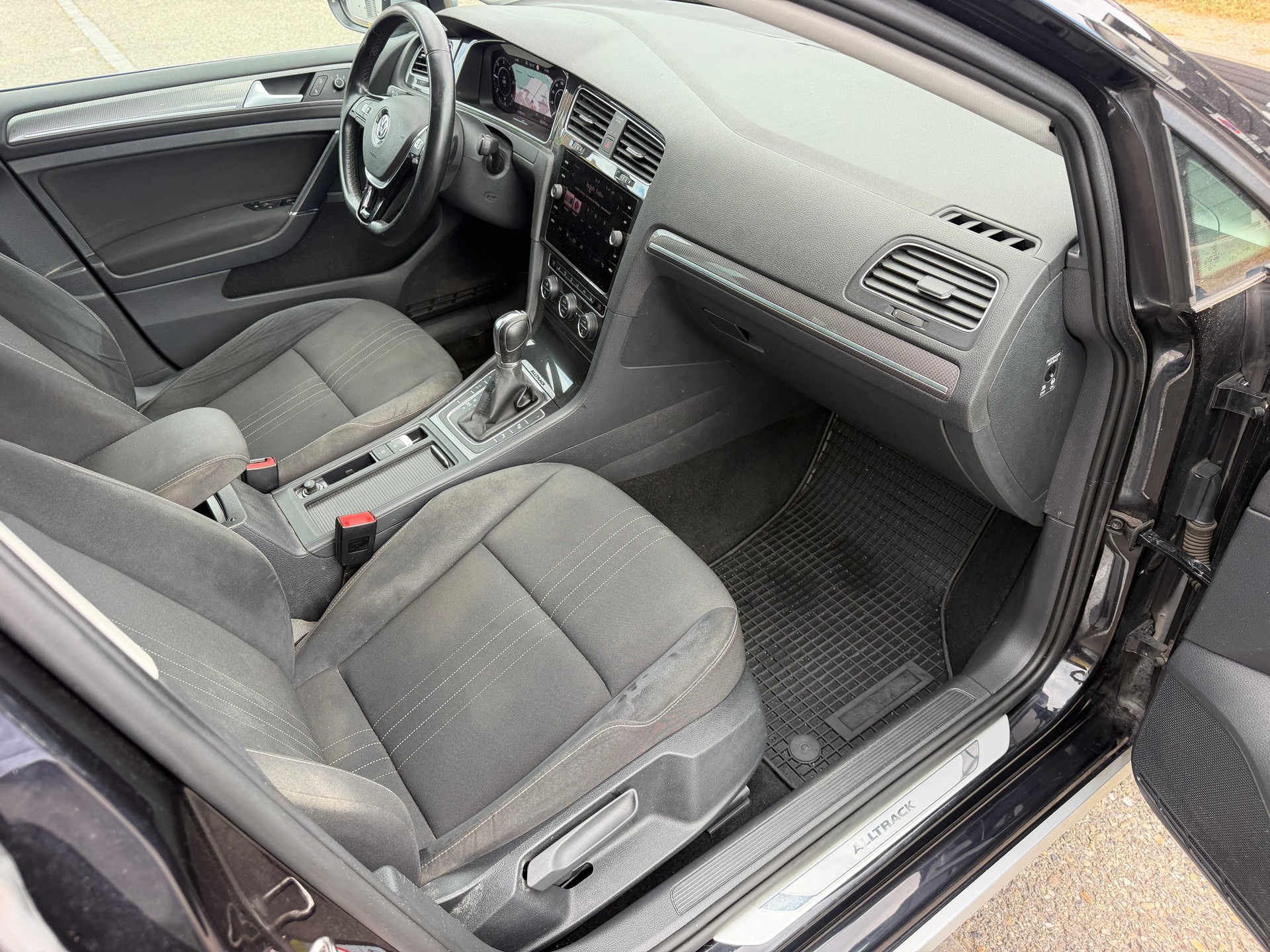 VW Golf 2.0 TDI Alltrack 4Motion DSG-image-10