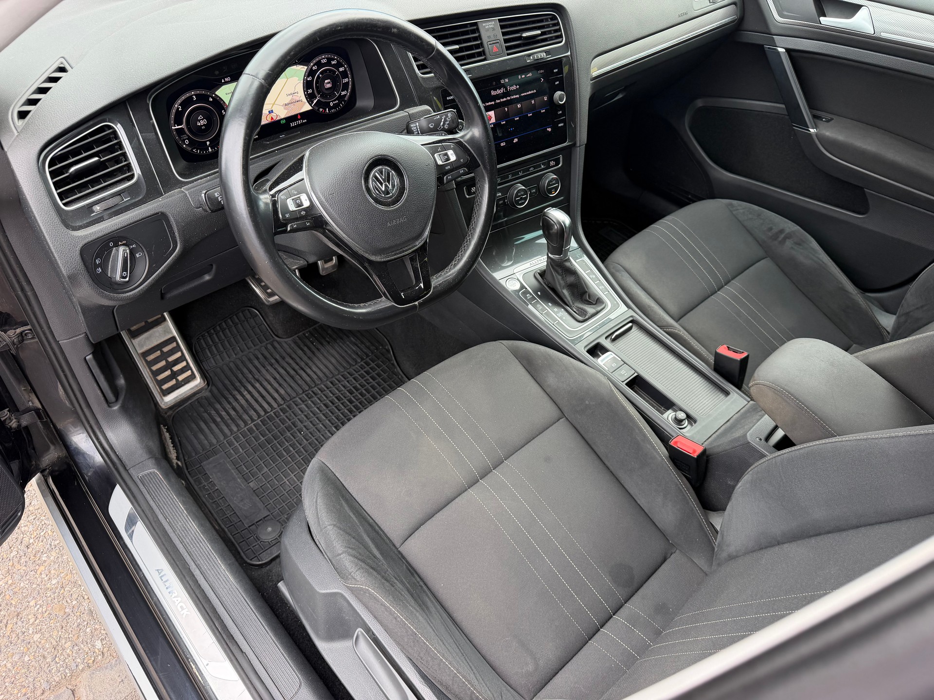 VW Golf 2.0 TDI Alltrack 4Motion DSG-image-9