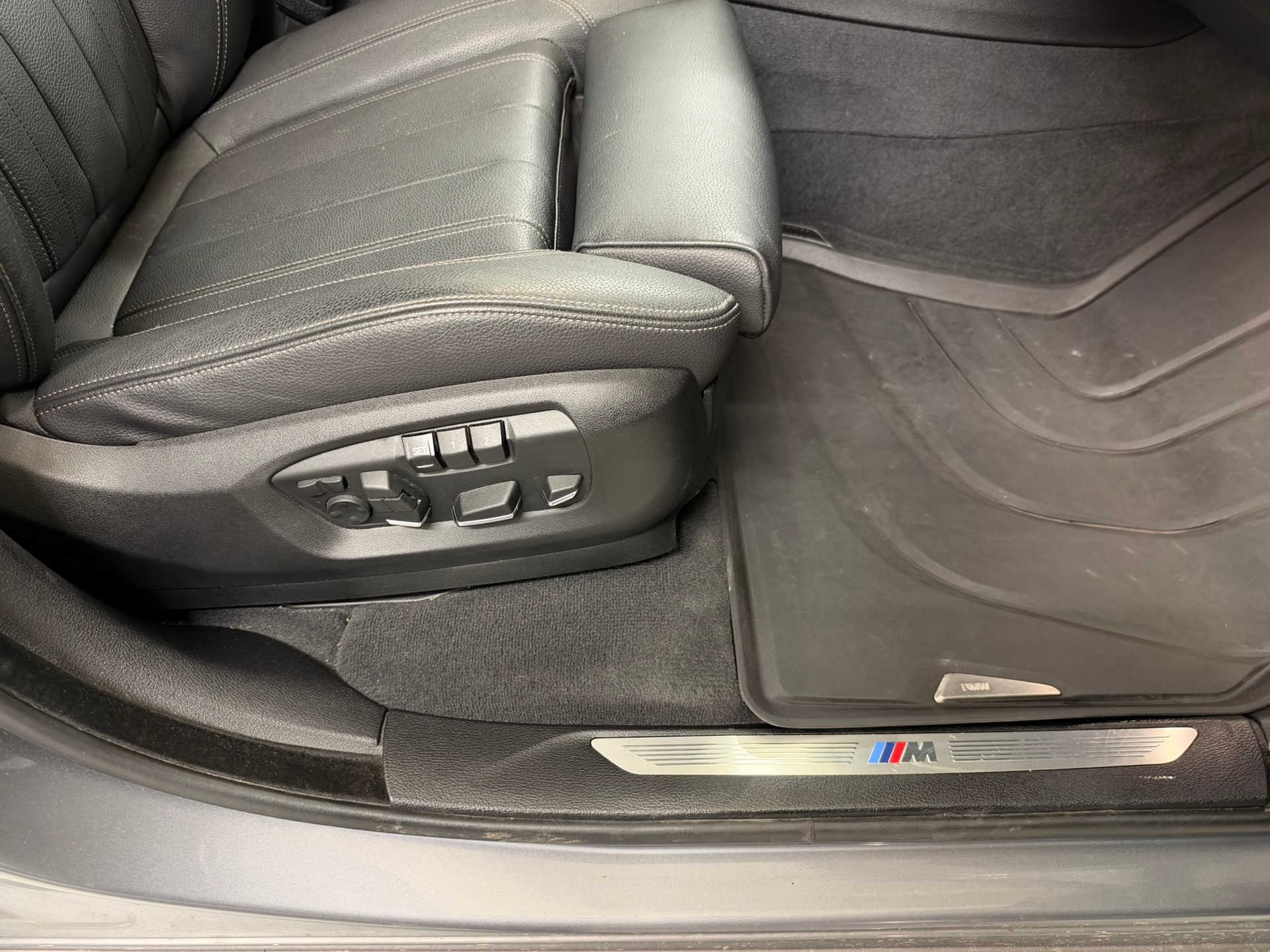 BMW X5 xDrive 30d Pure M Sport Steptronic-image-17