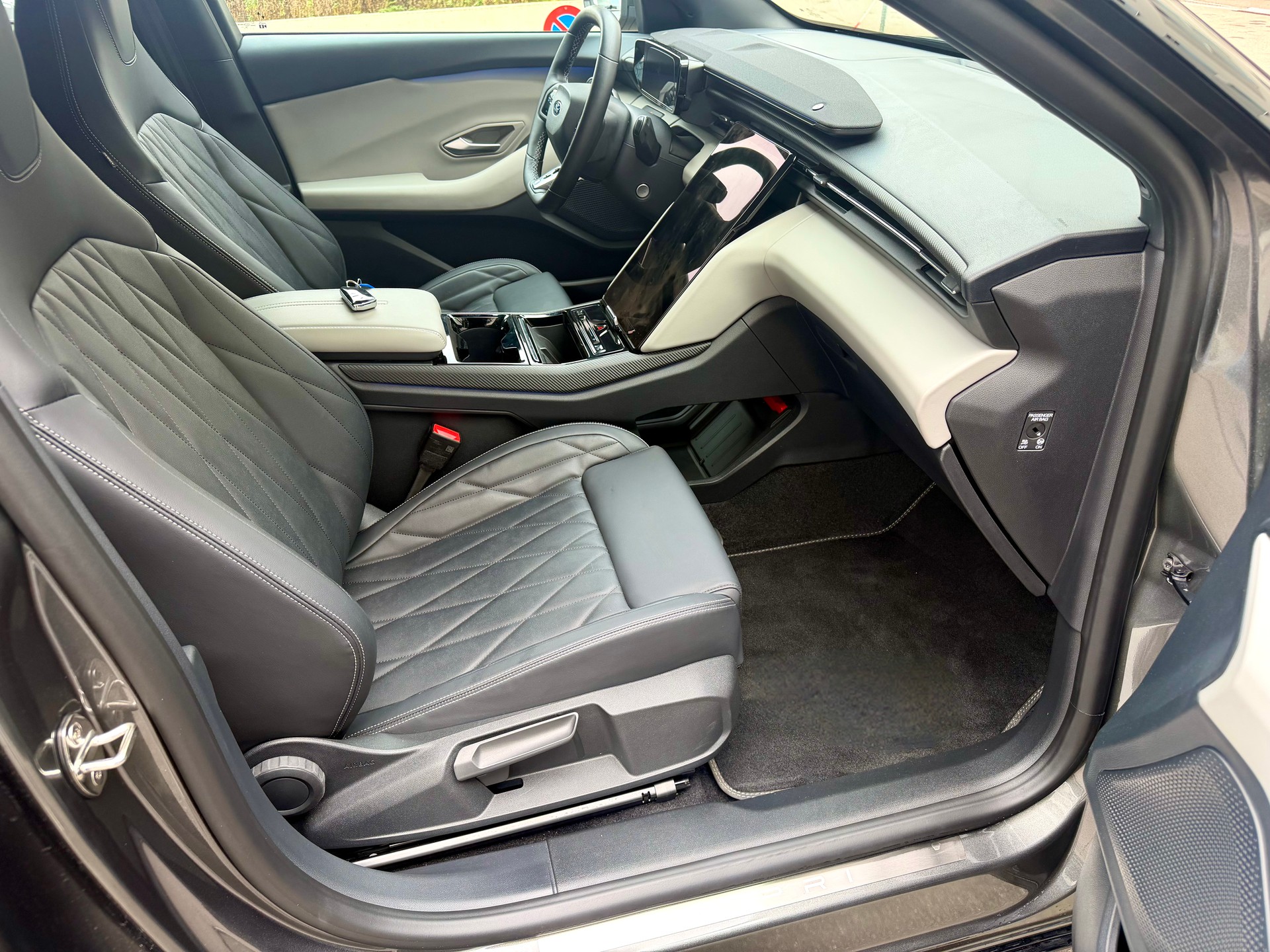 FORD Capri Elektro 77kWh Dual Extended Range Premium AWD - Magnetic Metallic -CH Fahrzeug - B&O Soundsystem --image-15