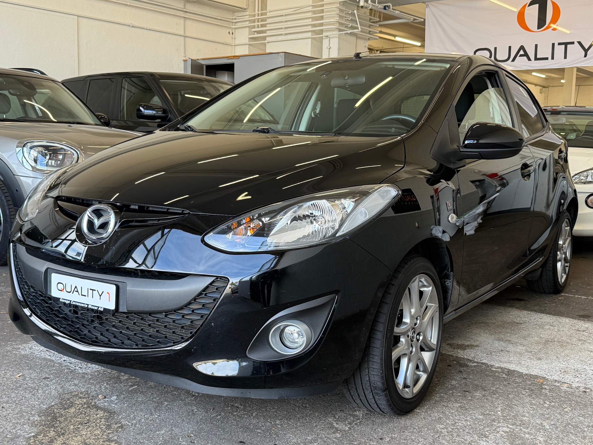 MAZDA 2 1.3i 16V Red-image-2