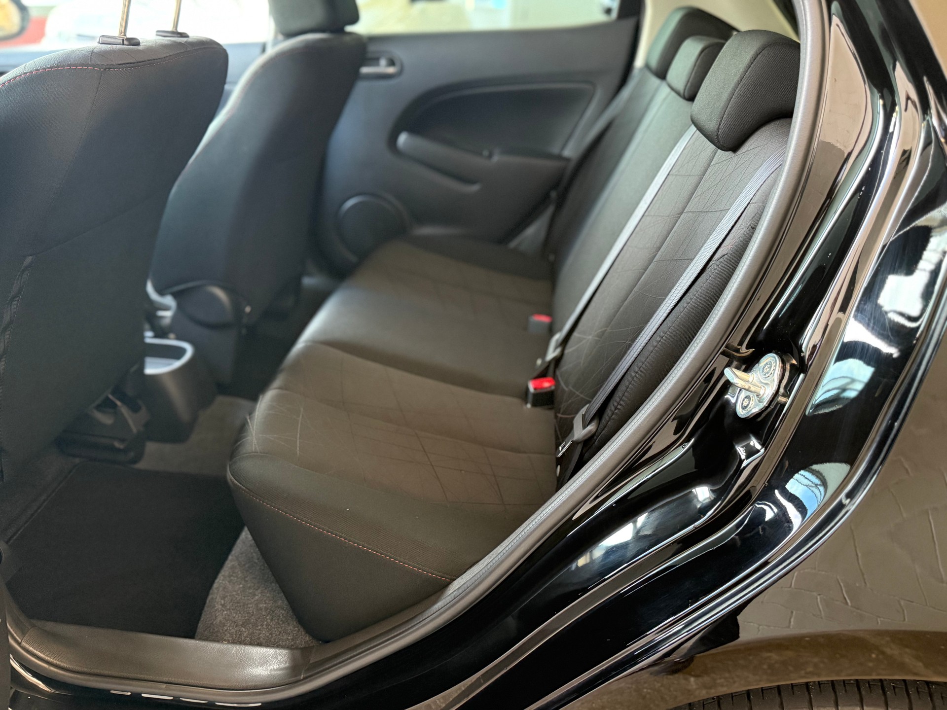MAZDA 2 1.3i 16V Red-image-9