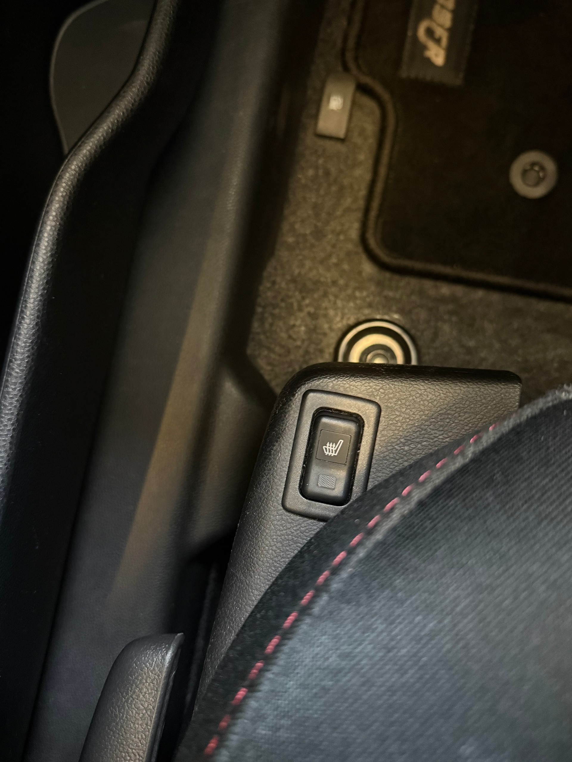 MAZDA 2 1.3i 16V Red-image-15