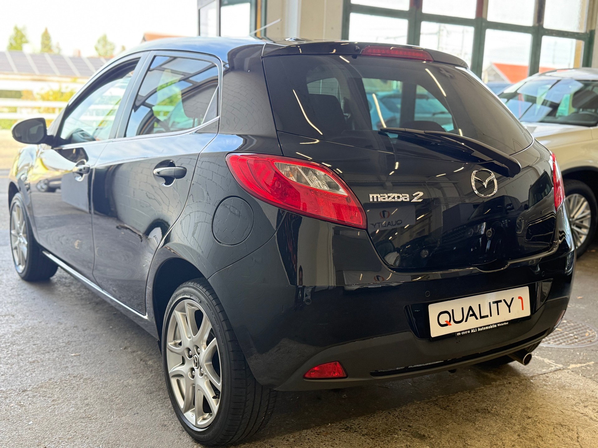 MAZDA 2 1.3i 16V Red-image-3