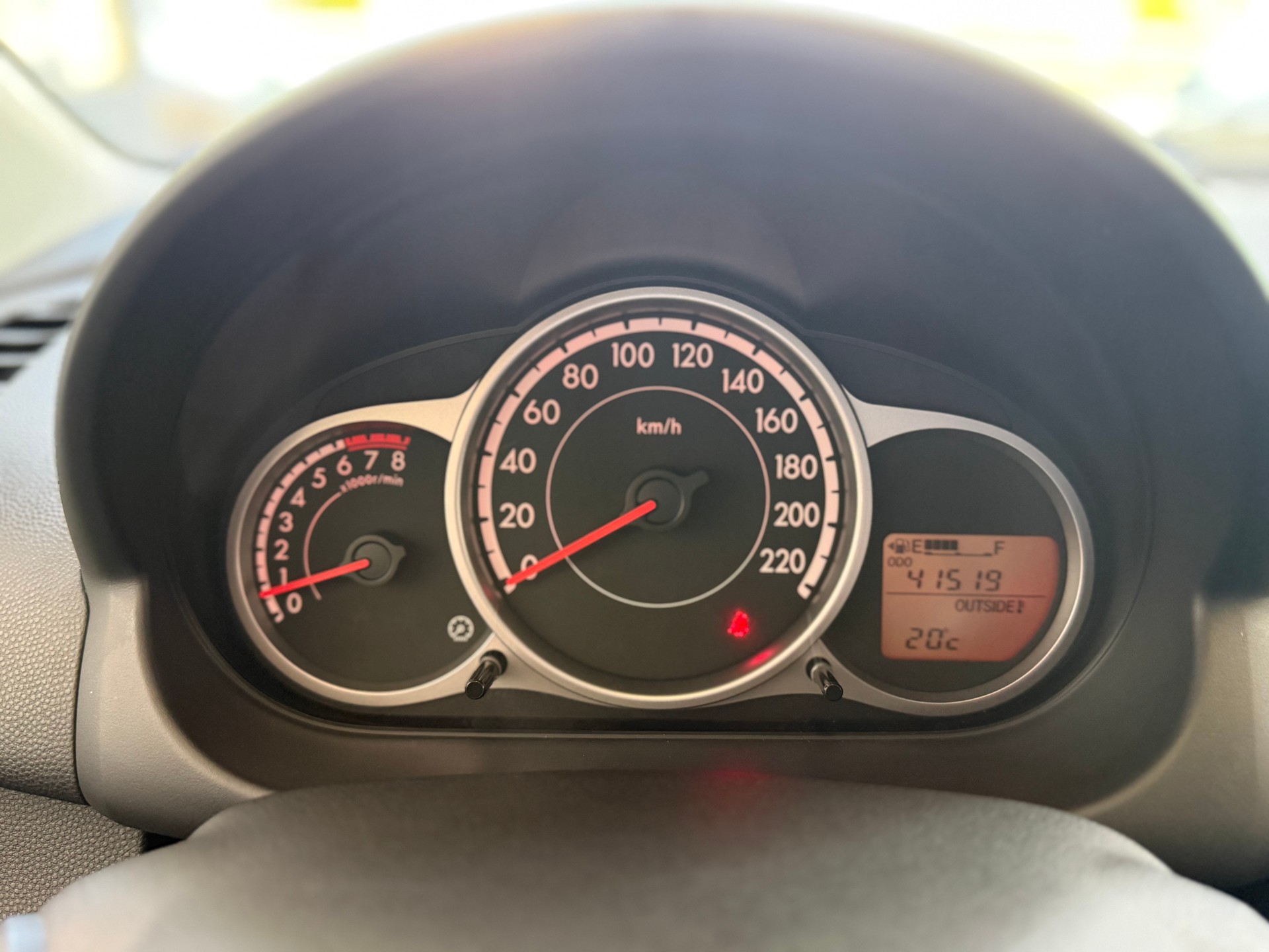 MAZDA 2 1.3i 16V Red-image-11