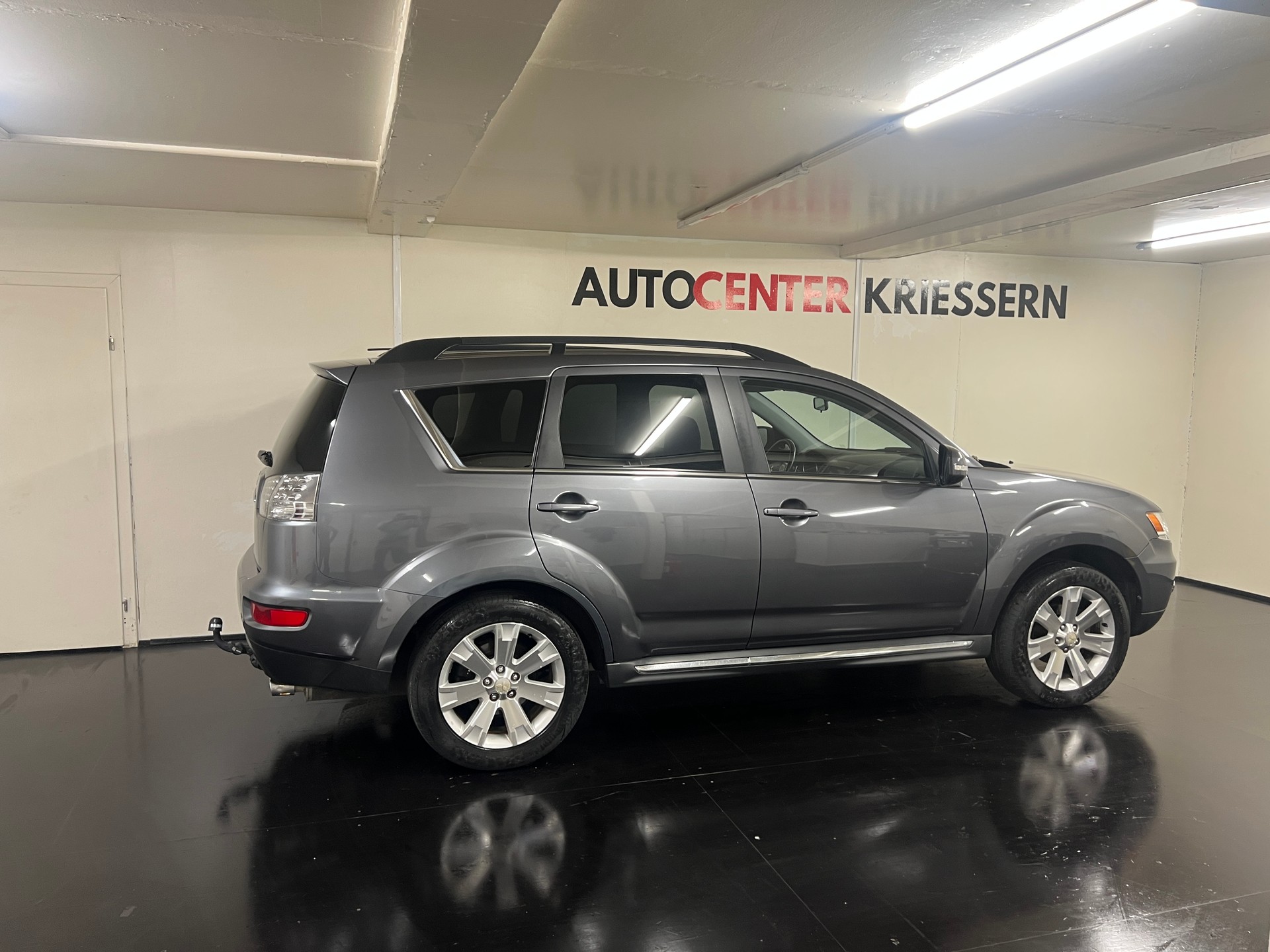 MITSUBISHI Outlander 2.2 DID Instyle 4WD TC-SST-image-3
