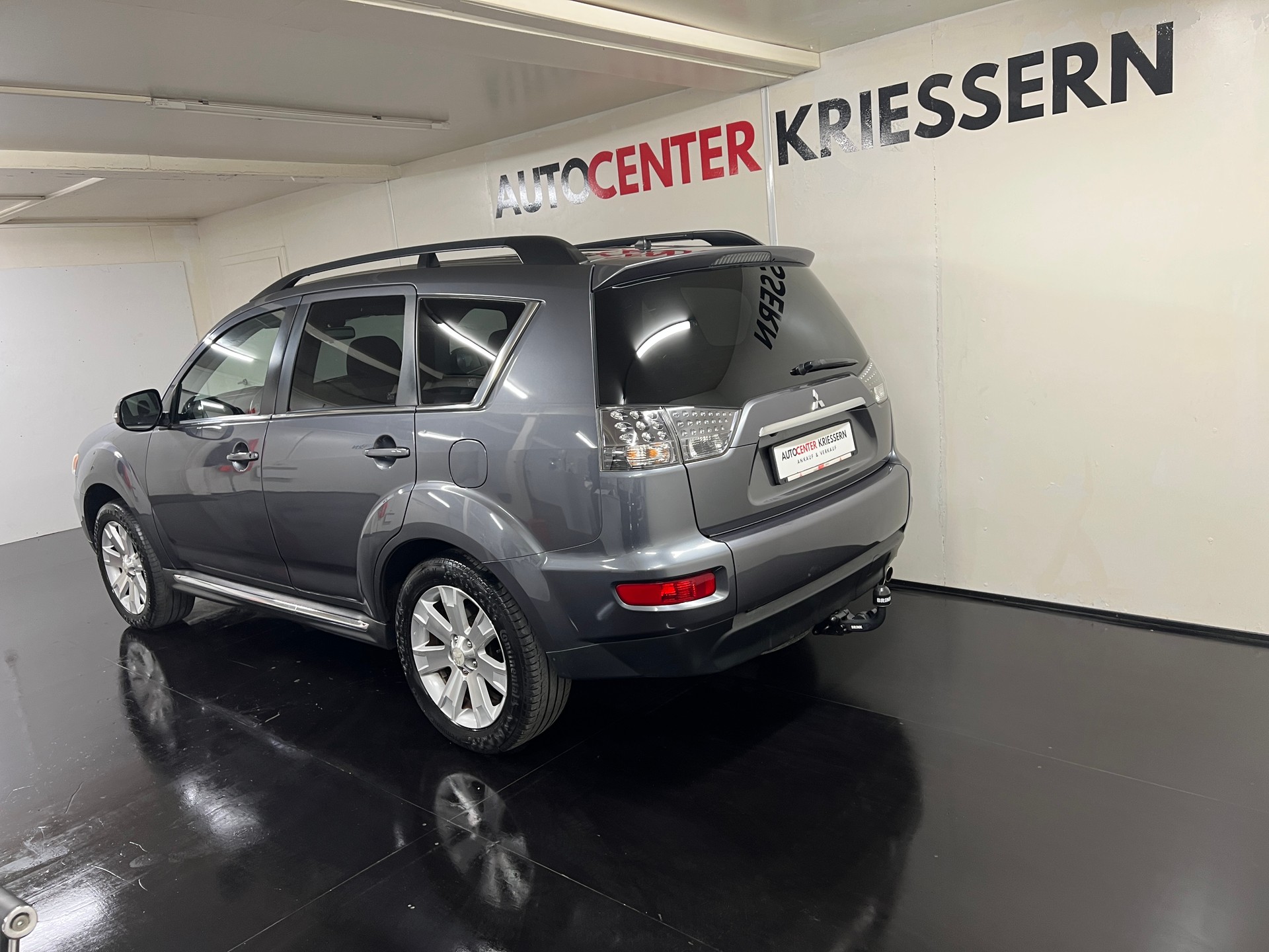 MITSUBISHI Outlander 2.2 DID Instyle 4WD TC-SST-image-6