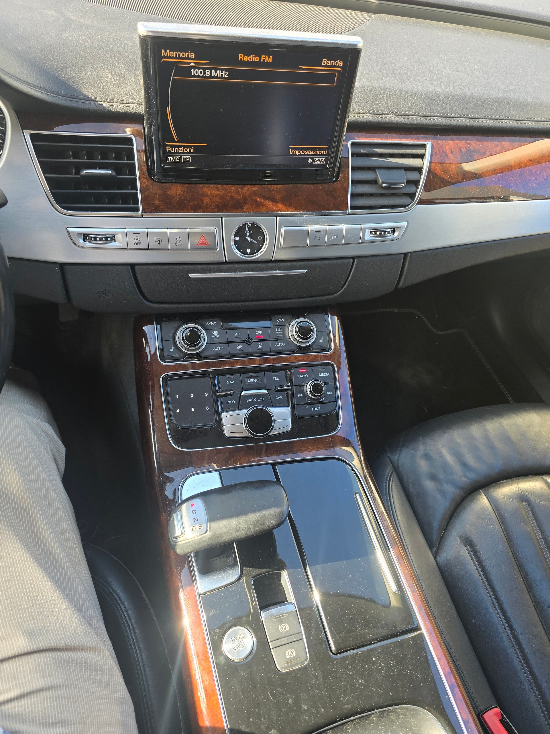 AUDI A8 3.0 TDI quattro tiptronic-image-12