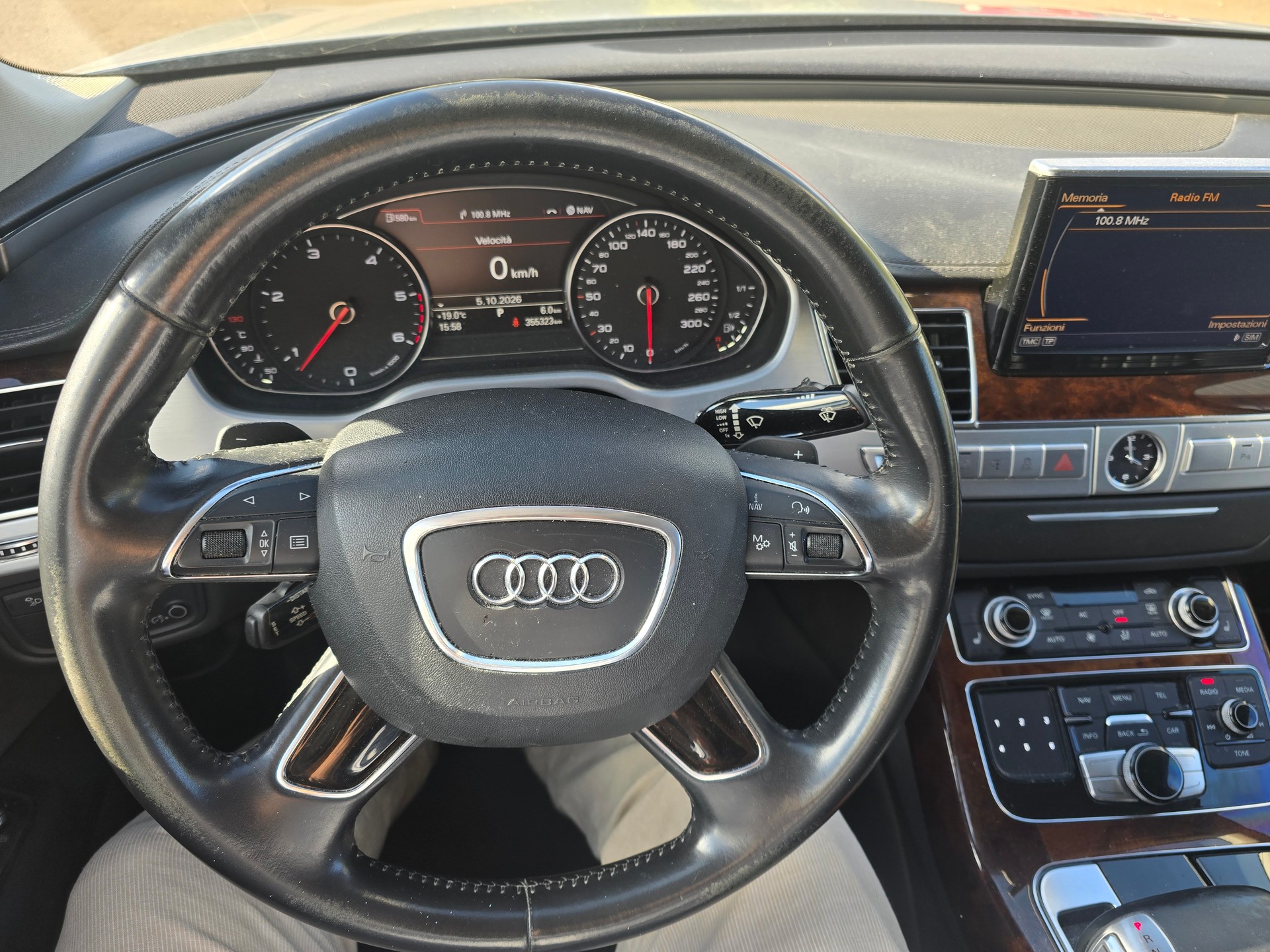 AUDI A8 3.0 TDI quattro tiptronic-image-11