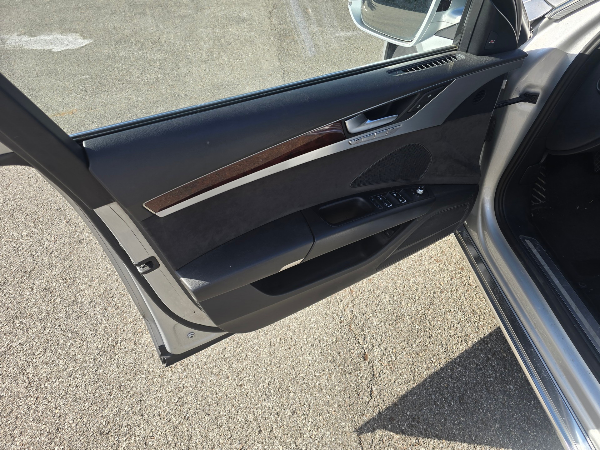 AUDI A8 3.0 TDI quattro tiptronic-image-15