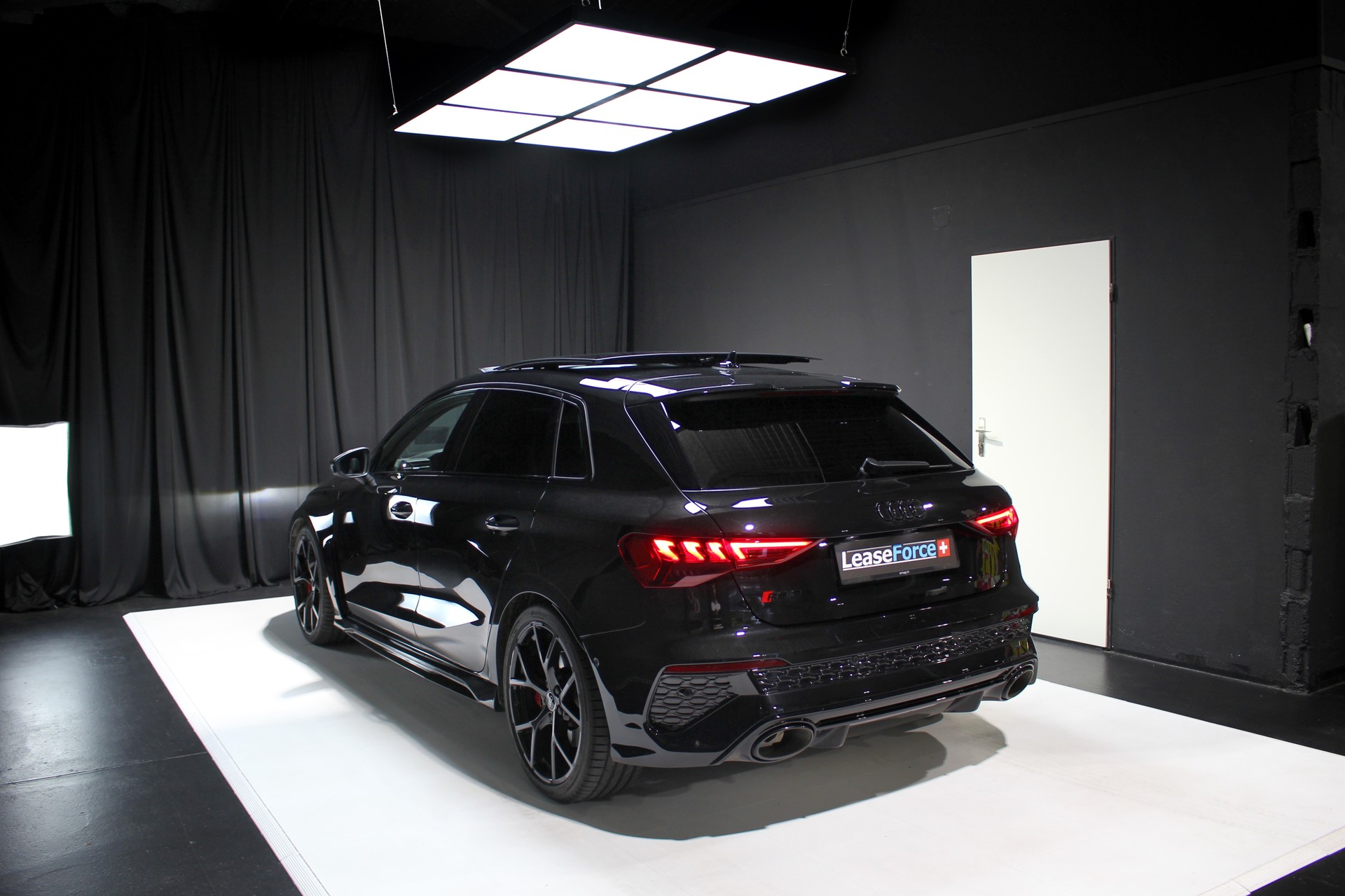 AUDI RS3 Sportback 2.5 TSI quattro S-tronic-image-7