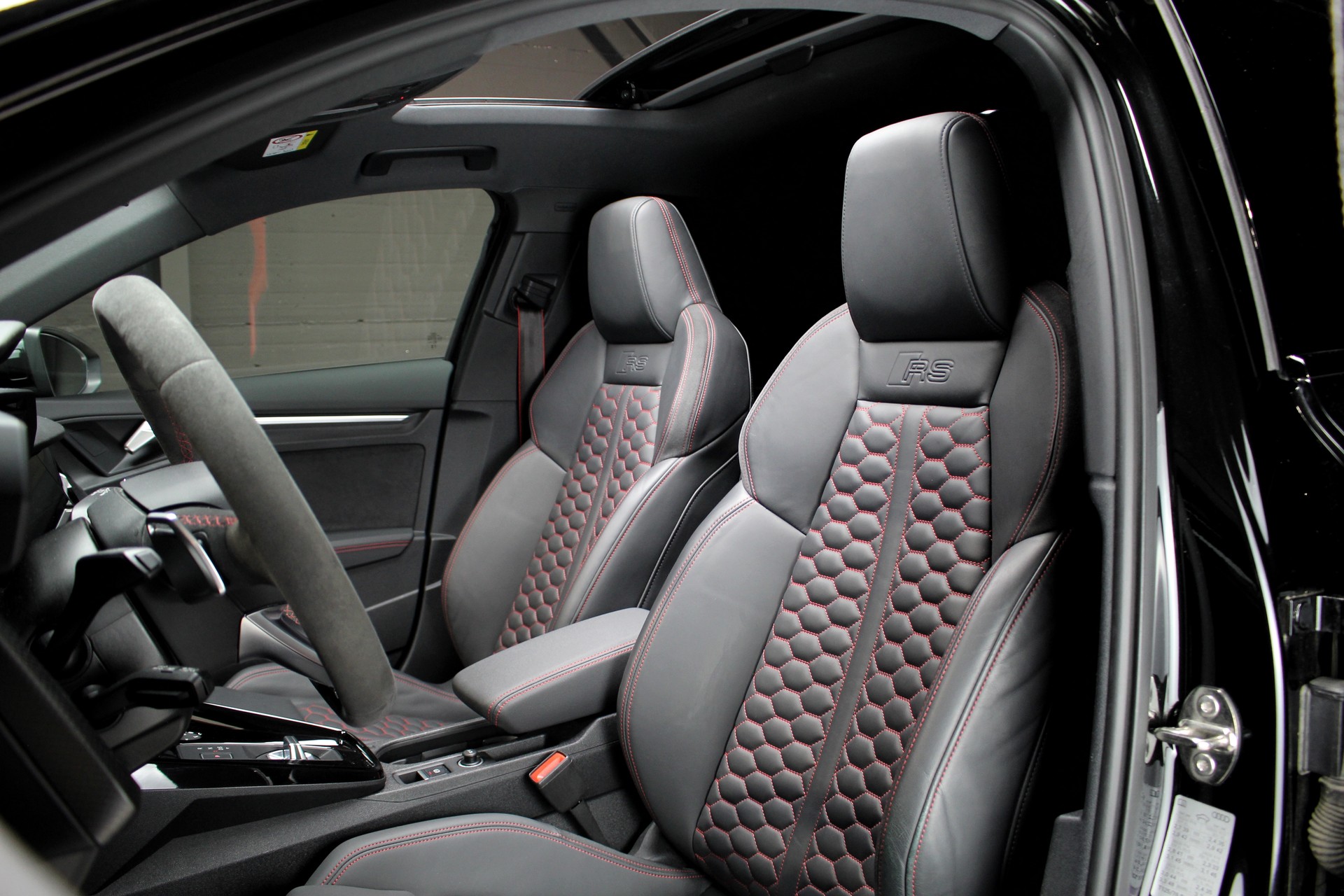 AUDI RS3 Sportback 2.5 TSI quattro S-tronic-image-3
