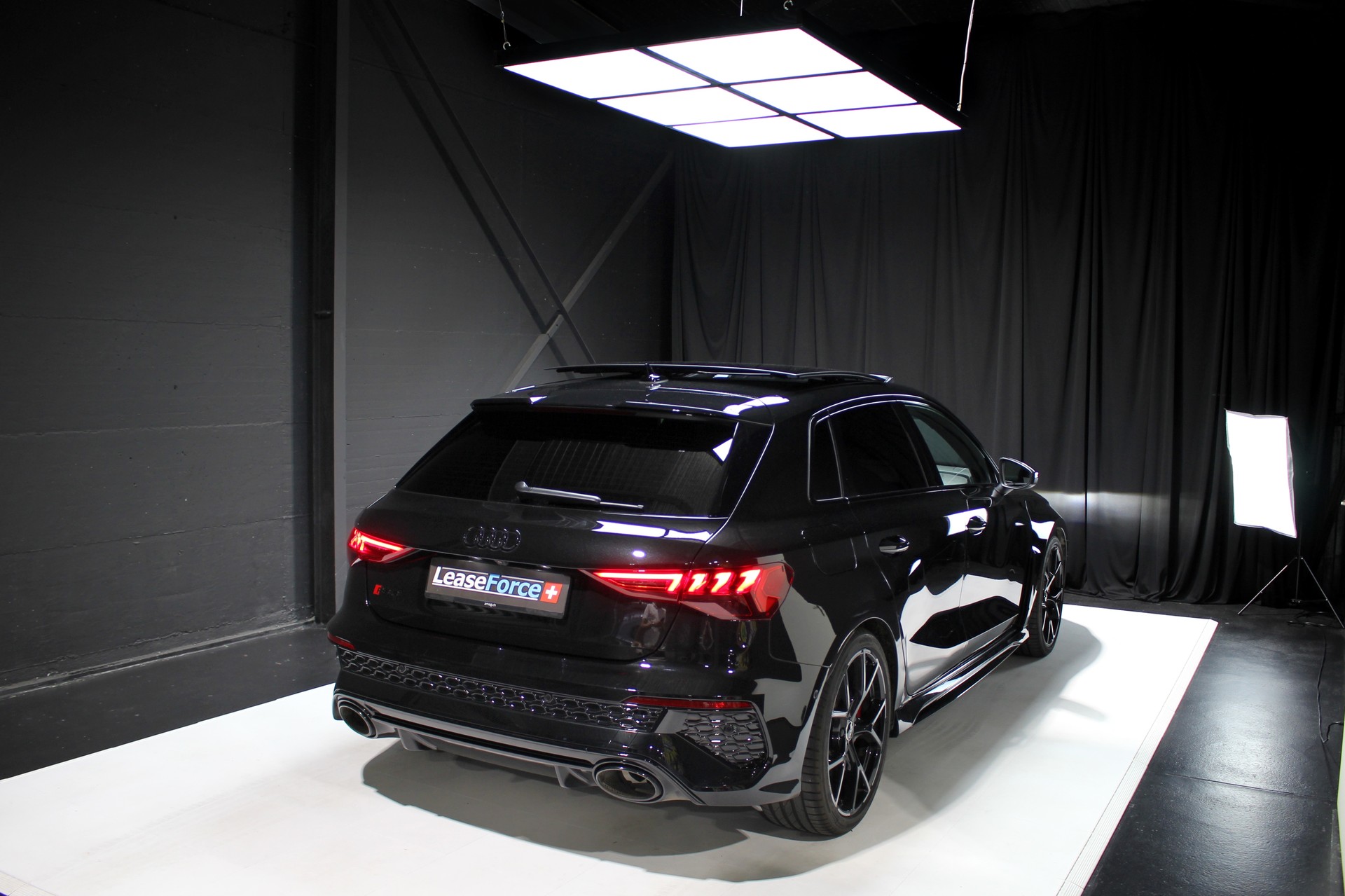 AUDI RS3 Sportback 2.5 TSI quattro S-tronic-image-5