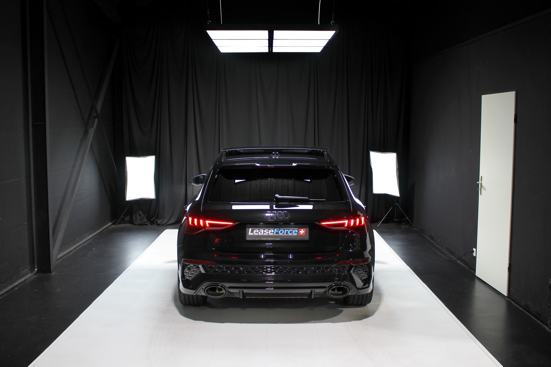 AUDI RS3 Sportback 2.5 TSI quattro S-tronic-image-6