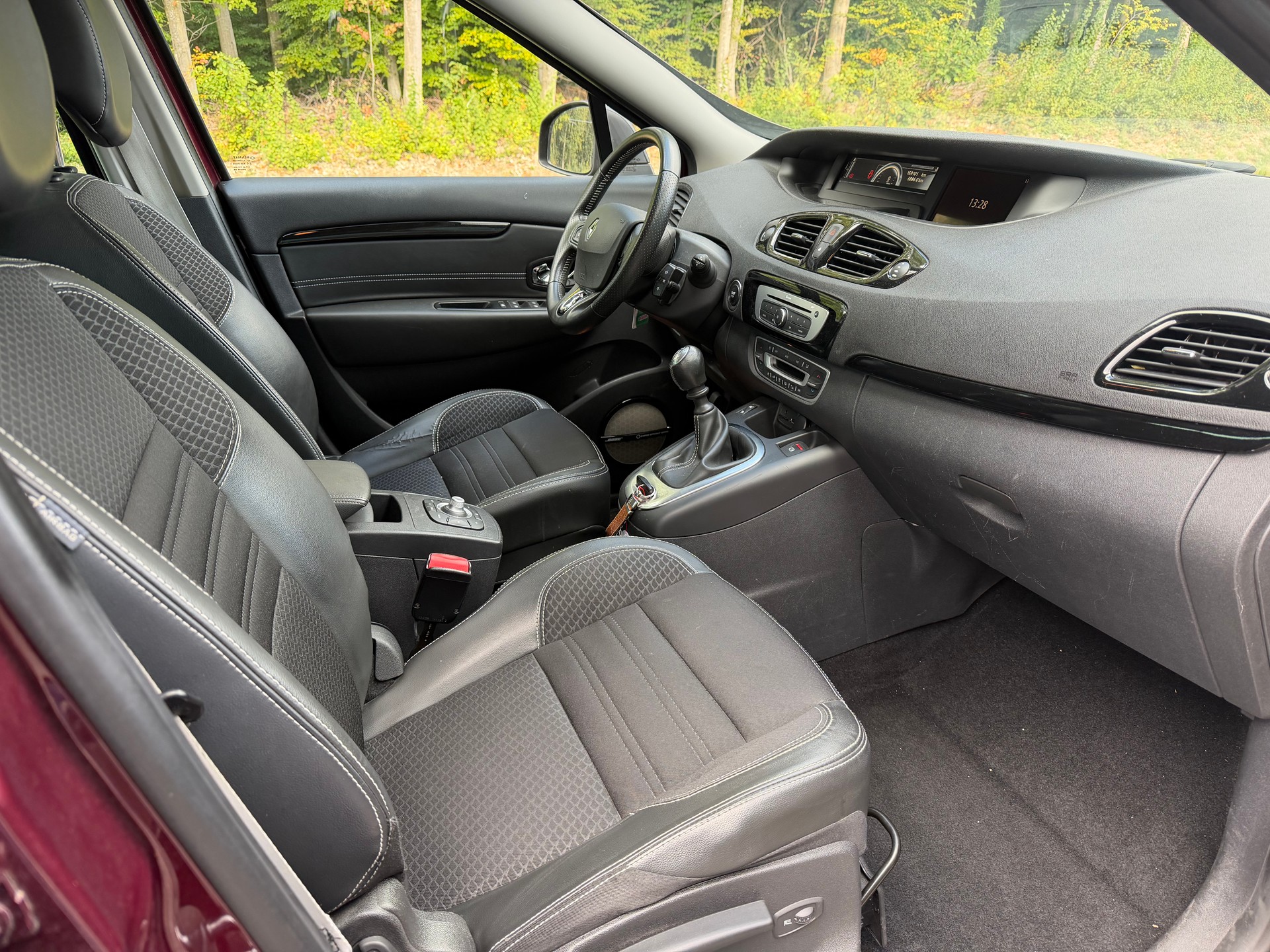 RENAULT Scénic 1.2 16V Turbo Bose-image-8