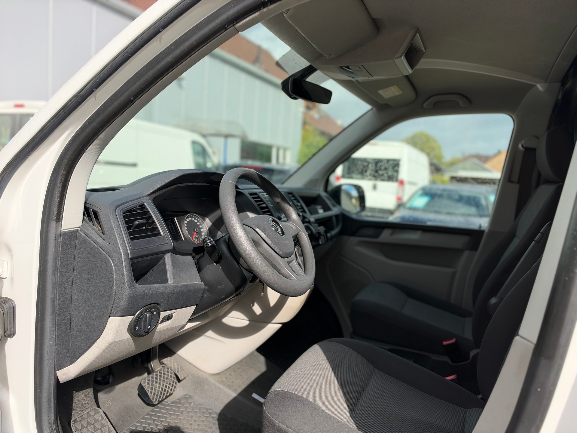 VW T6 2.0 TDI DSG-image-11