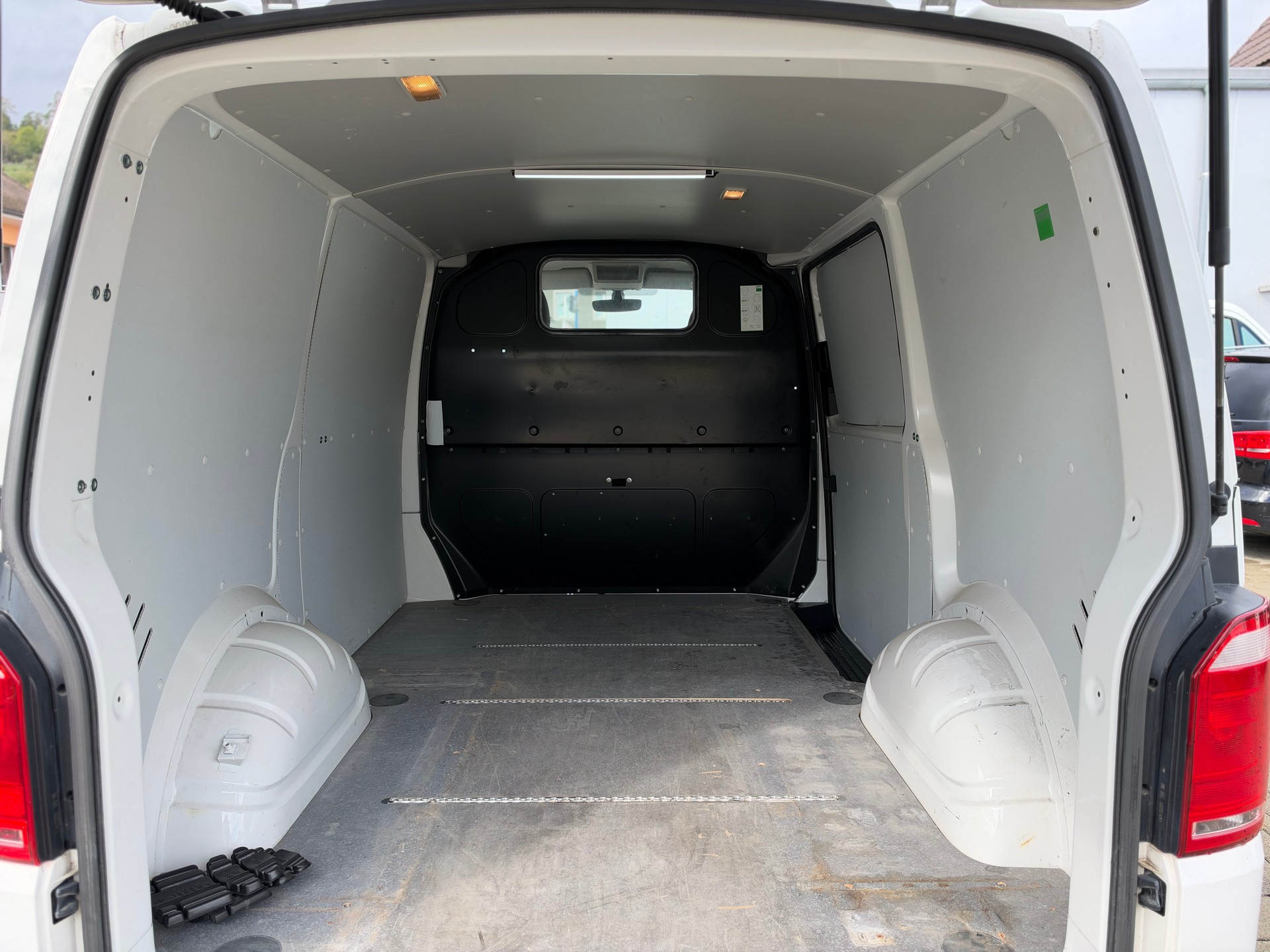 VW T6 2.0 TDI DSG-image-13