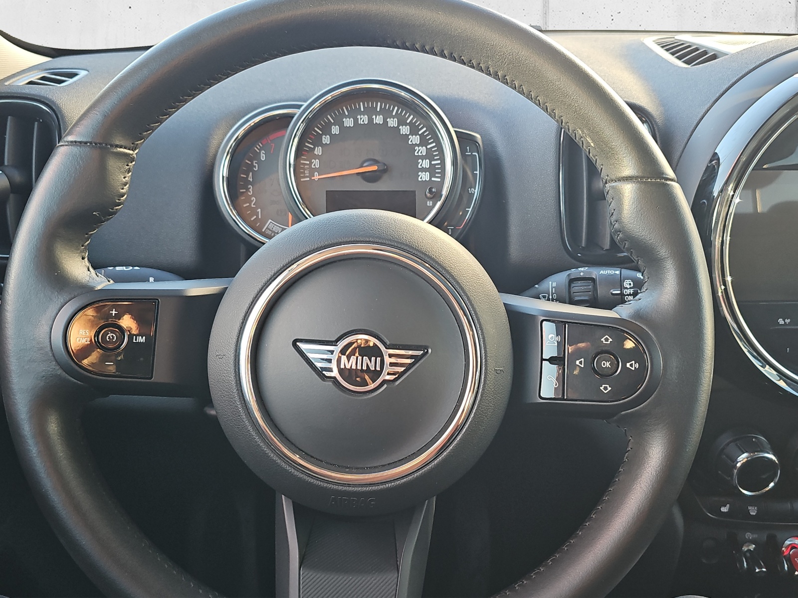 MINI Countryman Cooper ALL4-image-10