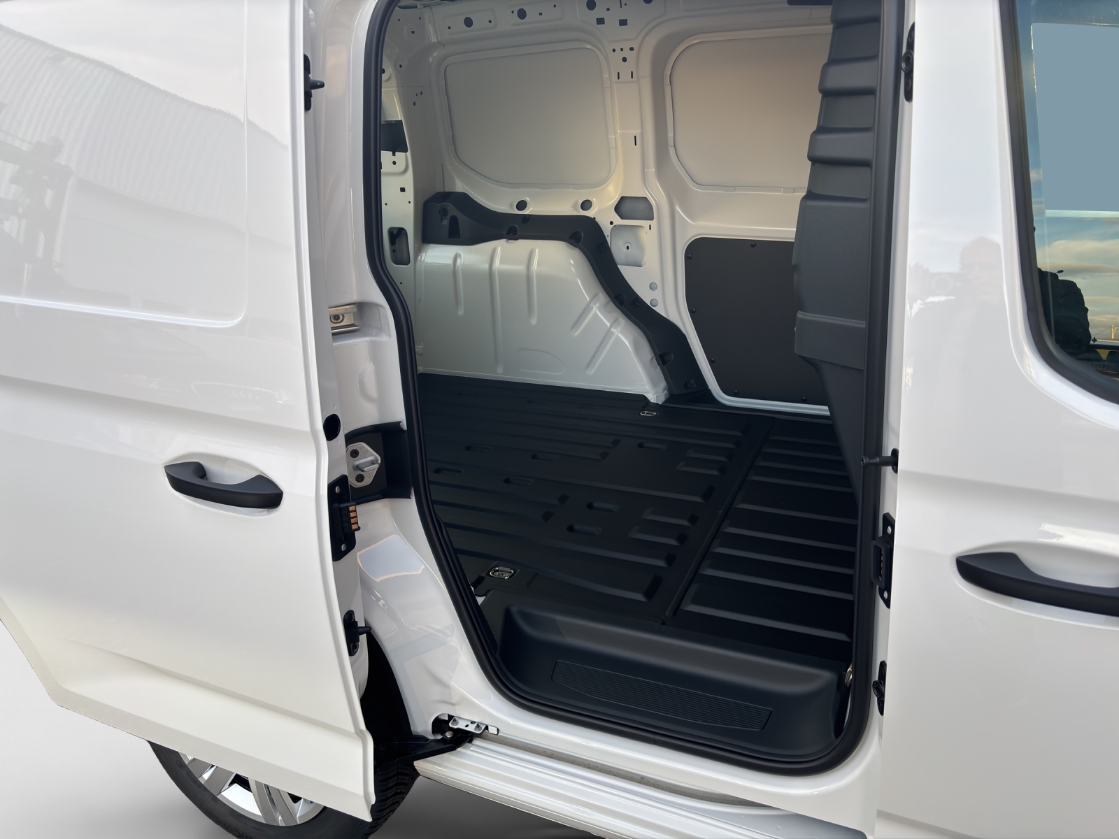 VW Caddy Cargo 2.0TDI Entry-image-11