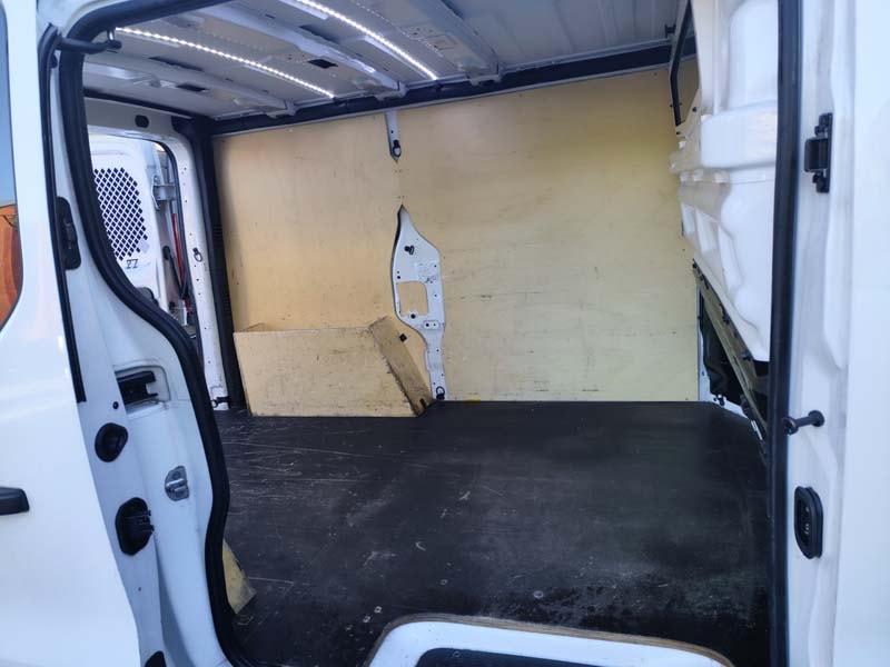 RENAULT Trafic 2.0 ENERGY dCi145 3.0t Business L1H1 A-image-10