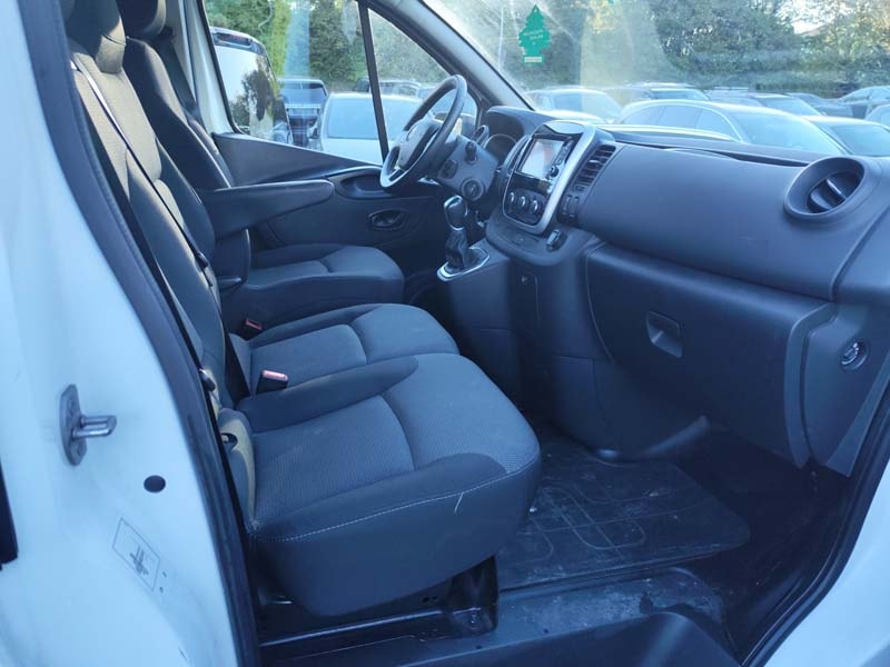 RENAULT Trafic 2.0 ENERGY dCi145 3.0t Business L1H1 A-image-7