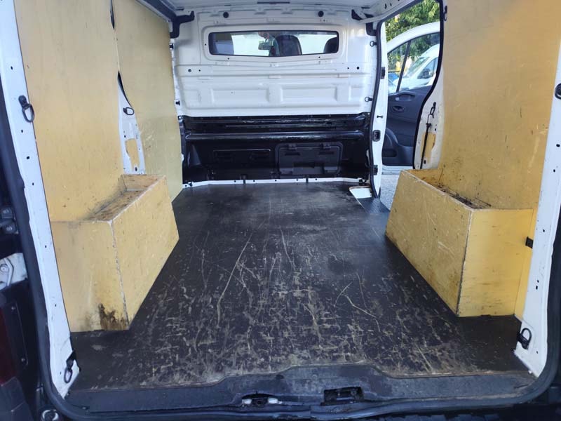 RENAULT Trafic 2.0 ENERGY dCi145 3.0t Business L1H1 A-image-8