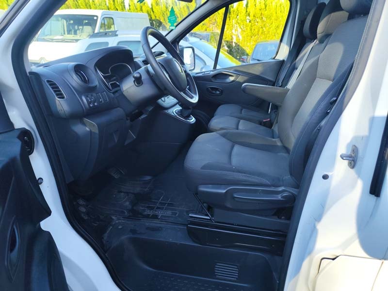 RENAULT Trafic 2.0 ENERGY dCi145 3.0t Business L1H1 A-image-11