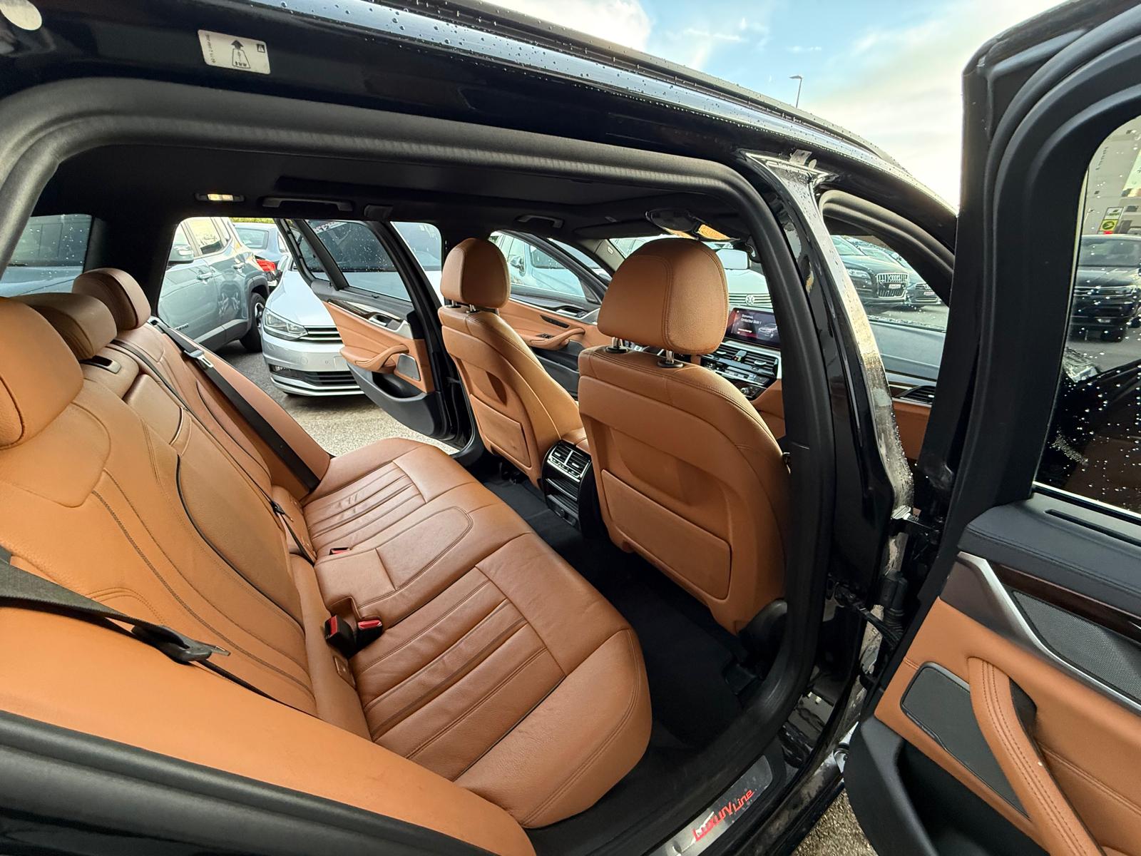 BMW 530i xDrive Touring Luxury Line Steptronic-image-10