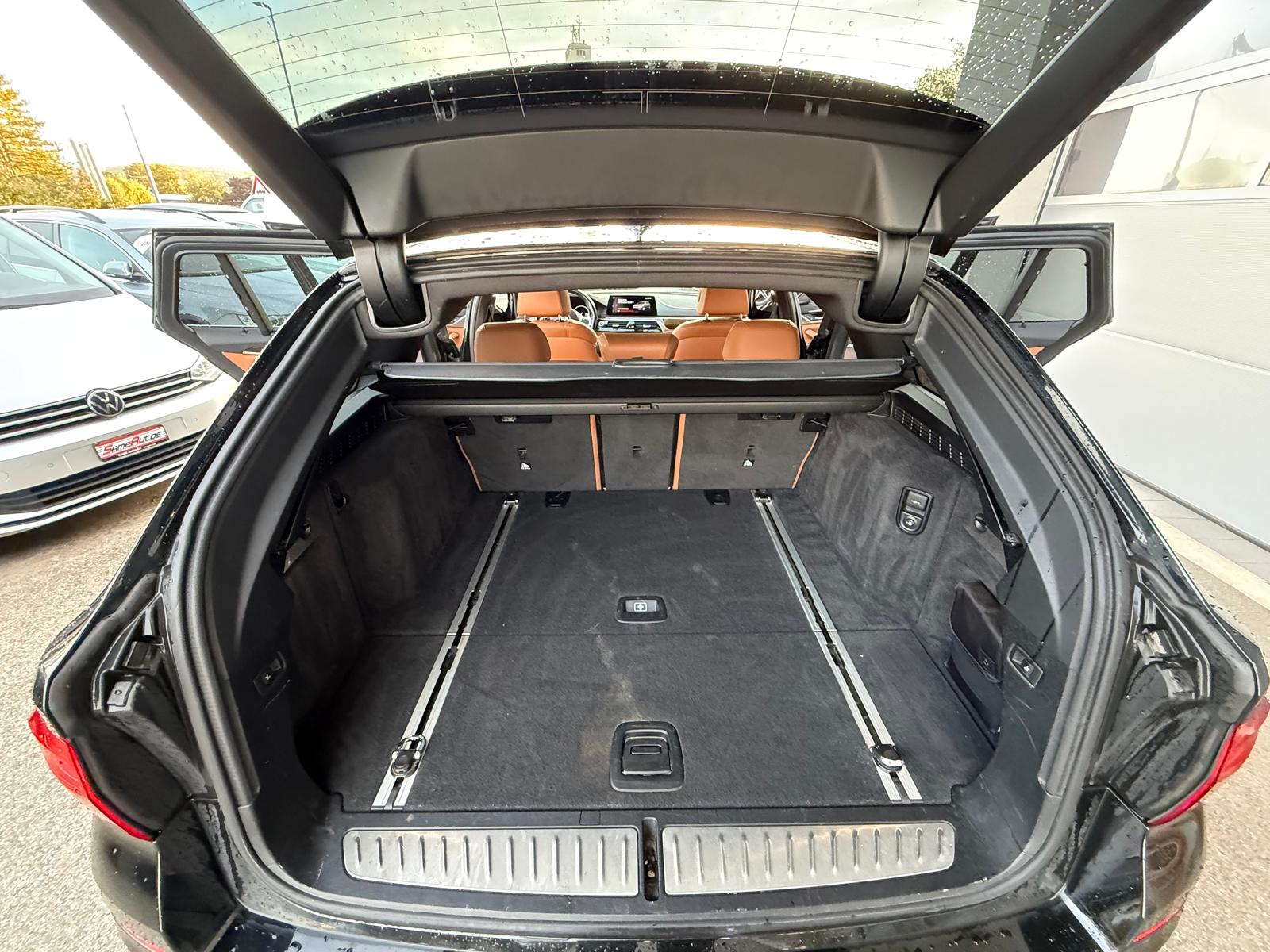 BMW 530i xDrive Touring Luxury Line Steptronic-image-11